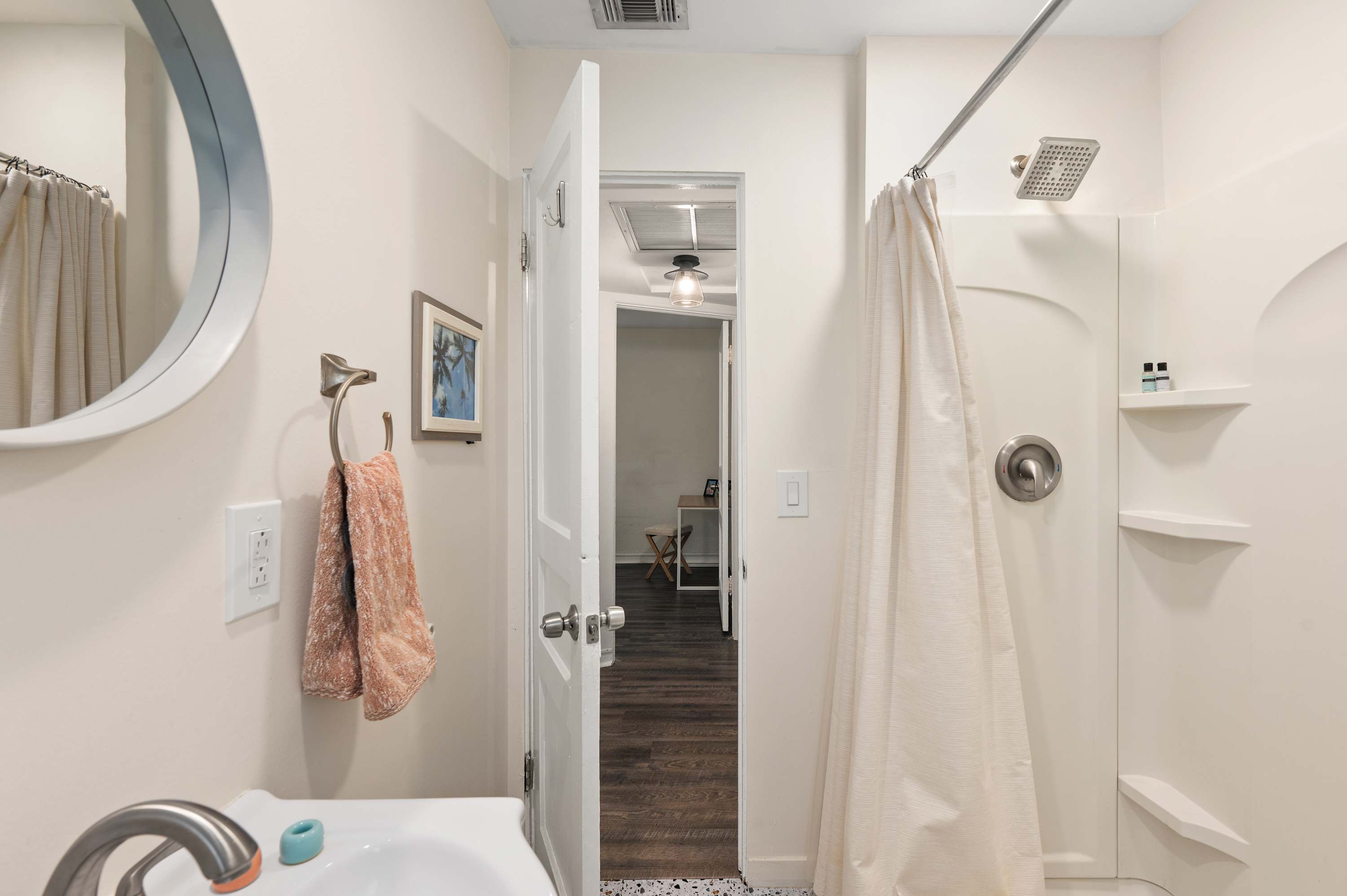 Stylish 2BR home w/ private entrance