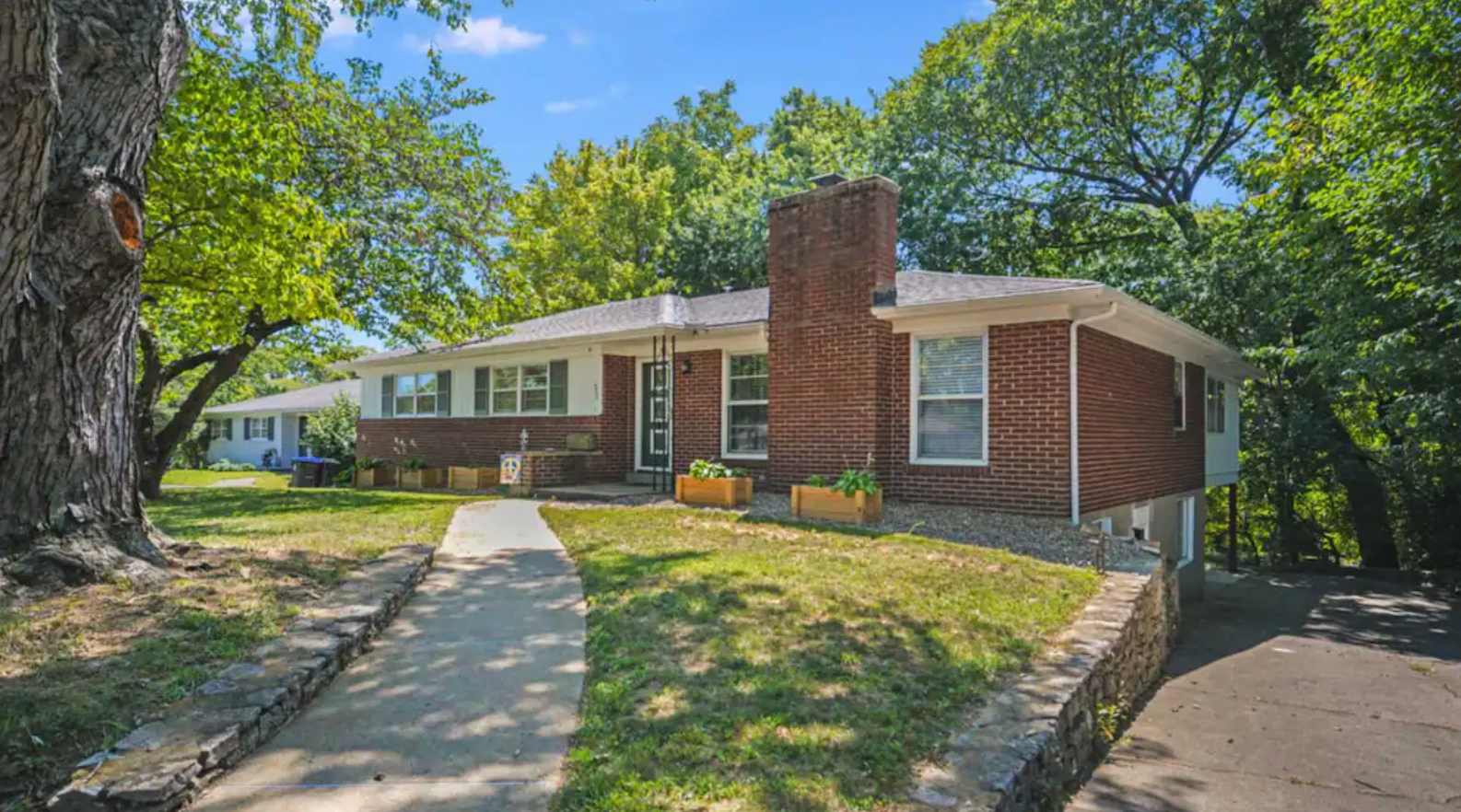 3-BR First Floor Home Near Louisville Attractions - Picture 1