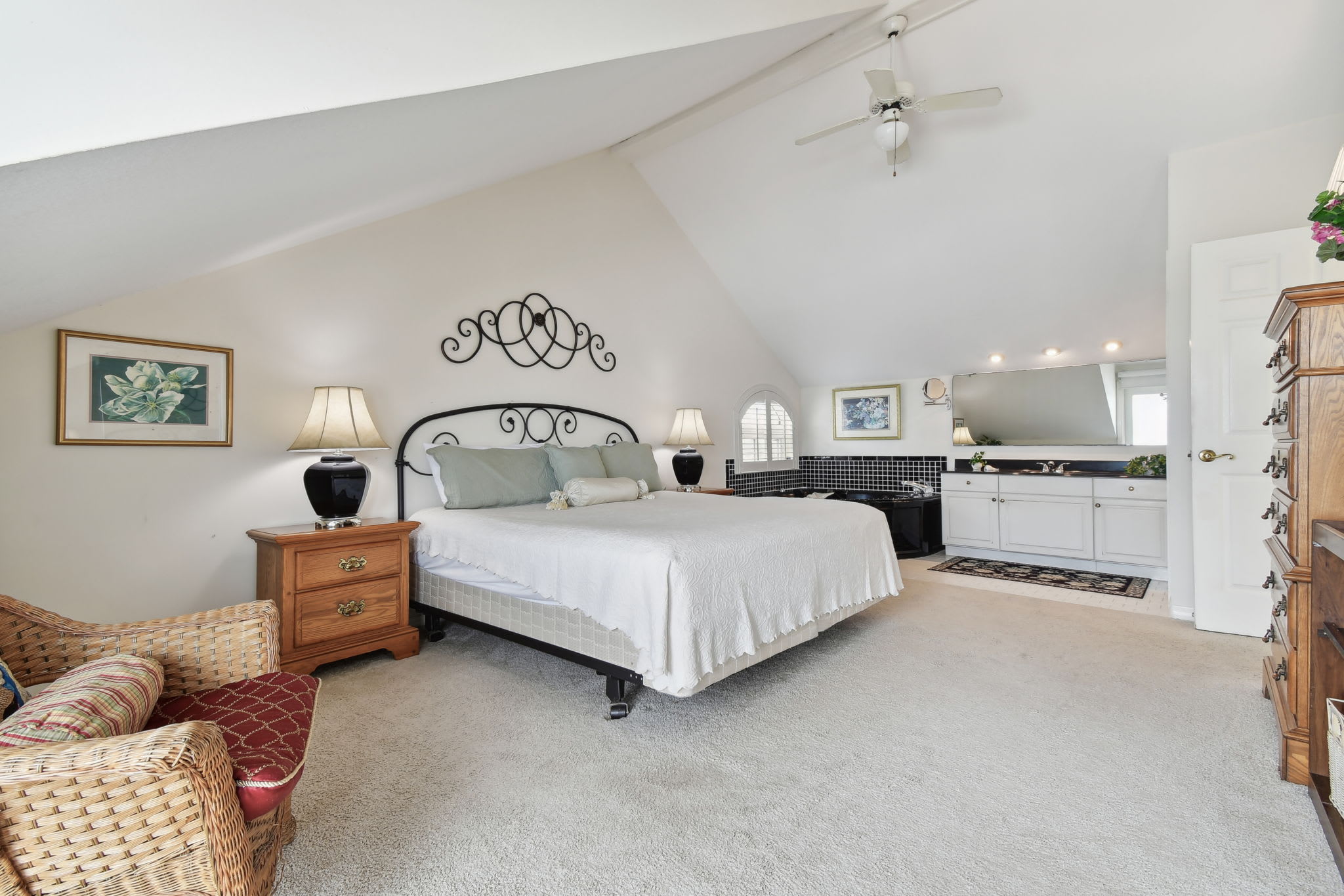 Southern Charm | Wren Beach Rentals by Portoro