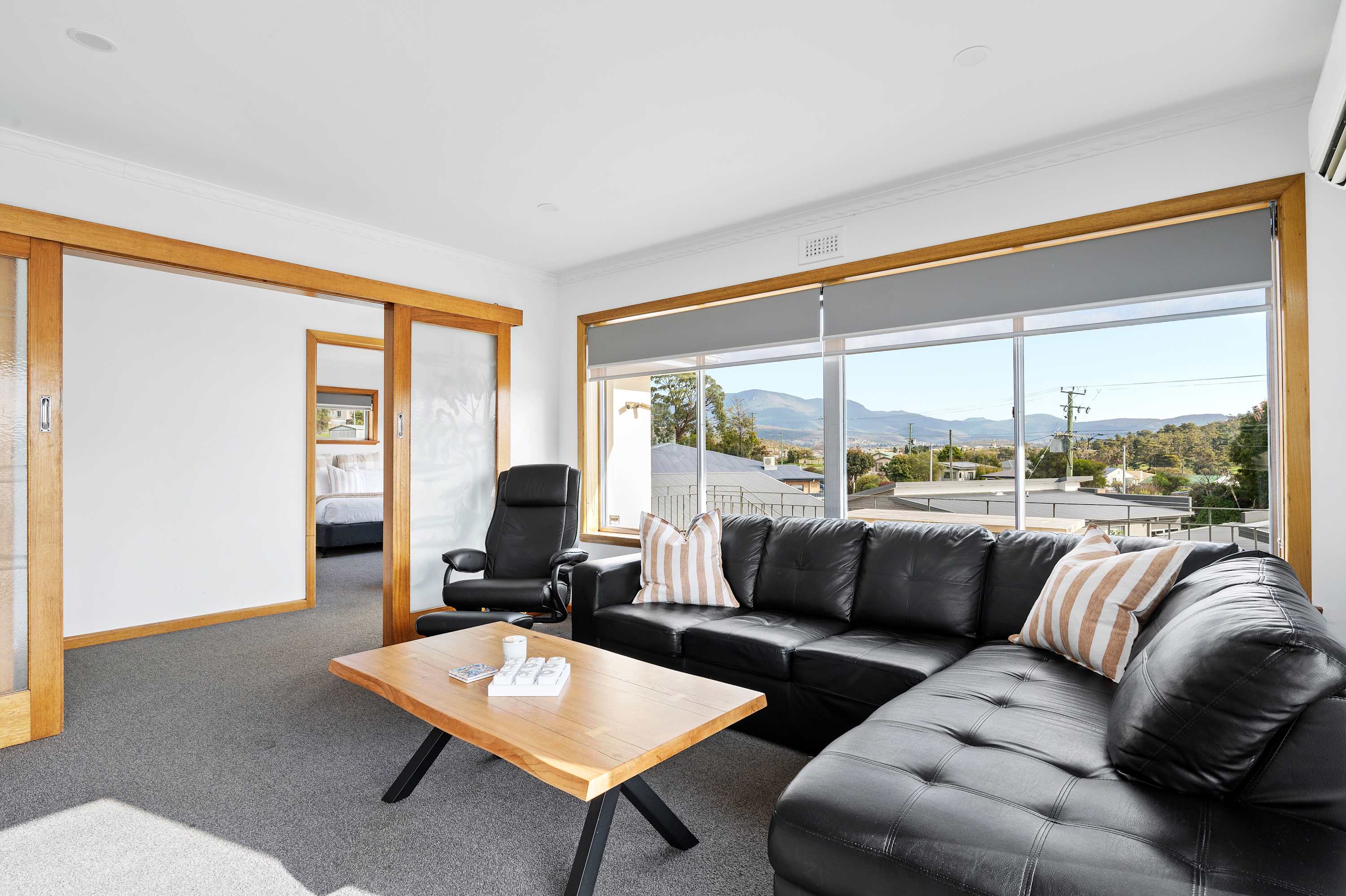 Residential Retreat-Groups & Corporate. Sleeps 15 — Warrane, TAS — vacation rental