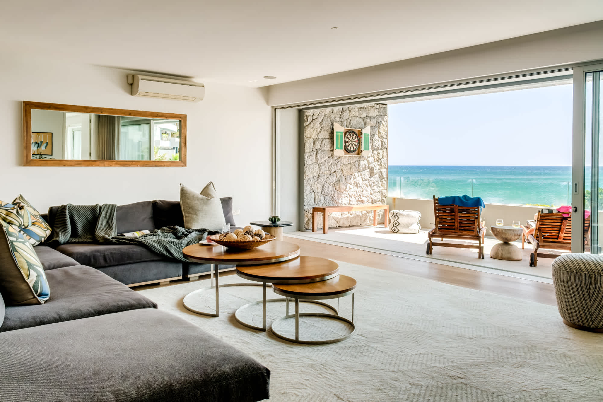 Modern Seaside Apartment w Incredible Views Lillamton | Photo 2