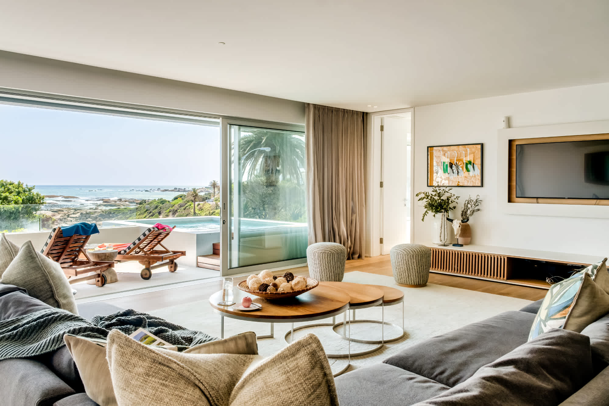 Modern Seaside Apartment w Incredible Views Lillamton 6
