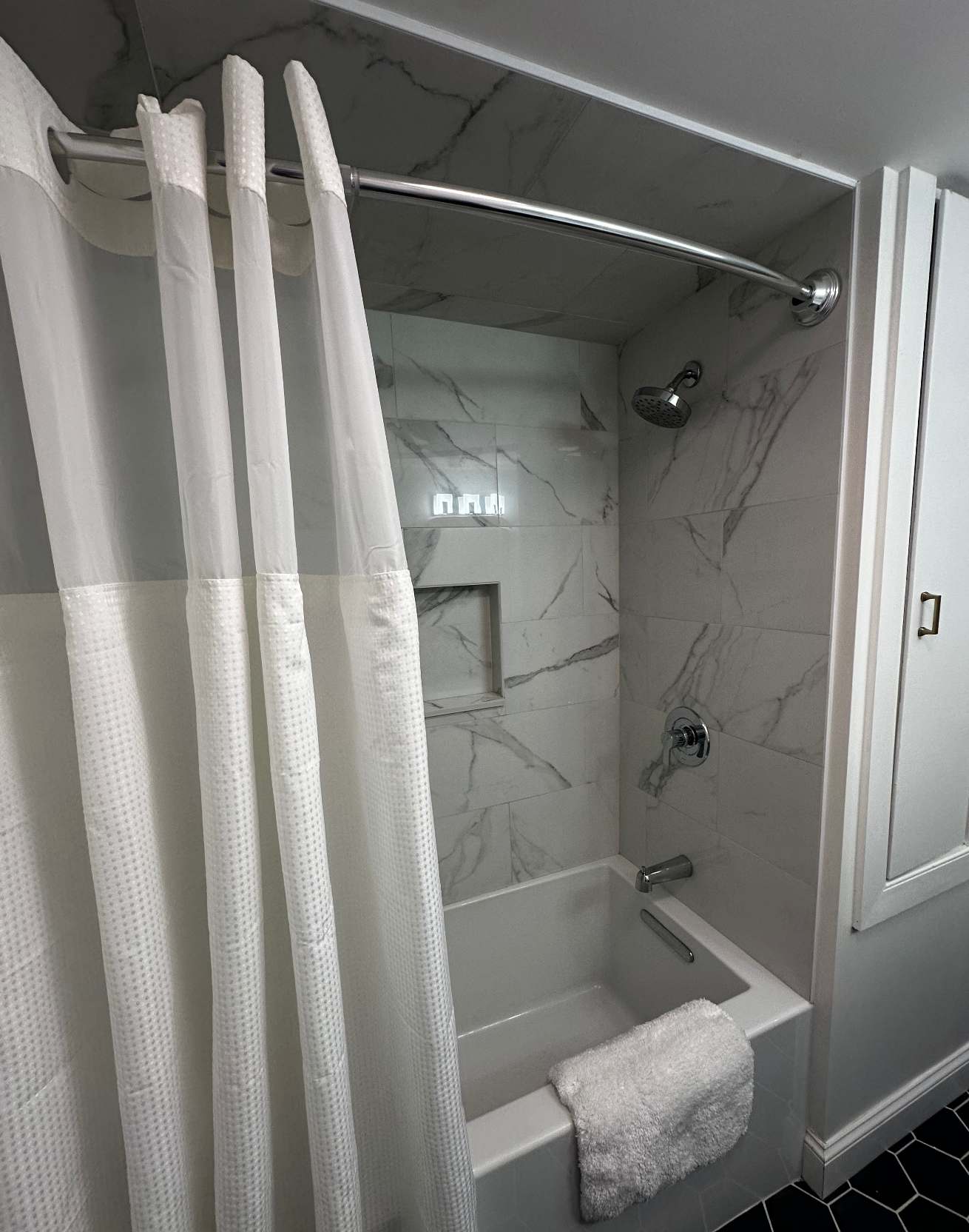 Charming Connecticut Hideaway - Picture 30