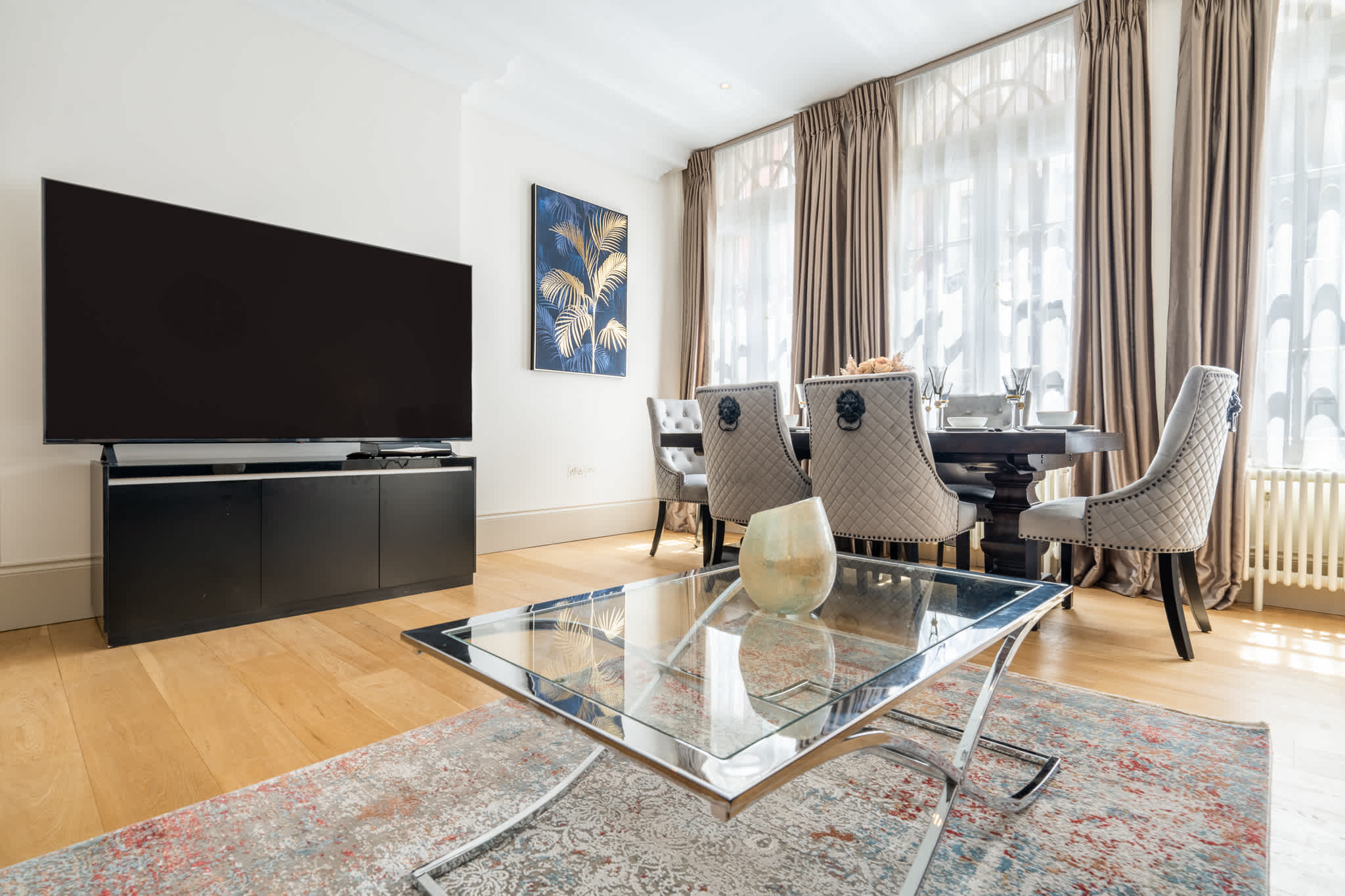 View Luxury 4-Bed Apartment in Mayfair in Hertford Street W1J 7SL Luxury 4-Bed Apartment in Mayfair in Hertford Street W1J 7SL - Property image 3 - VivreStays