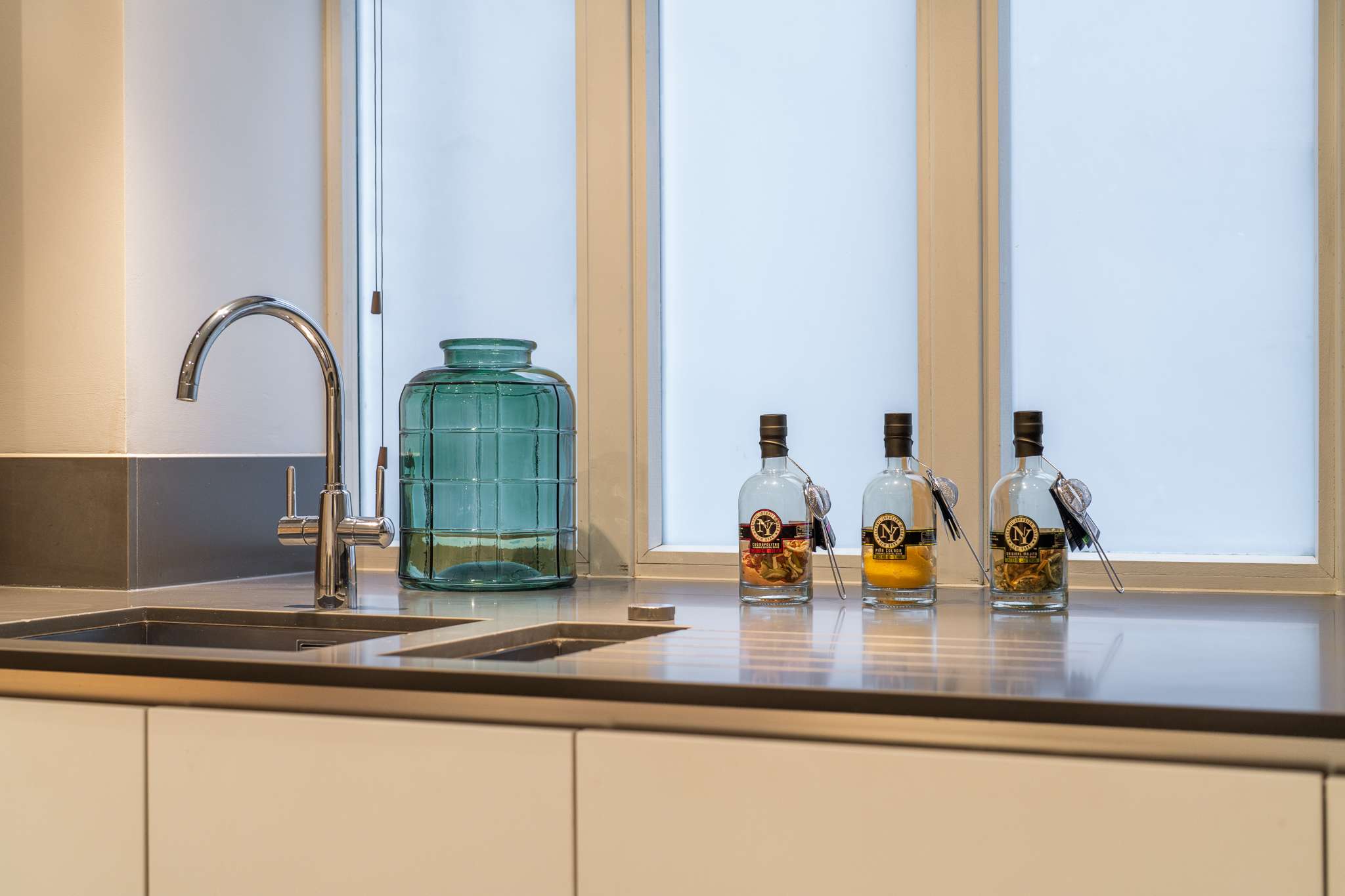 View Luxury 4-Bed Apartment in Mayfair in Hertford Street W1J 7SL Luxury 4-Bed Apartment in Mayfair in Hertford Street W1J 7SL - Property image 13 - VivreStays