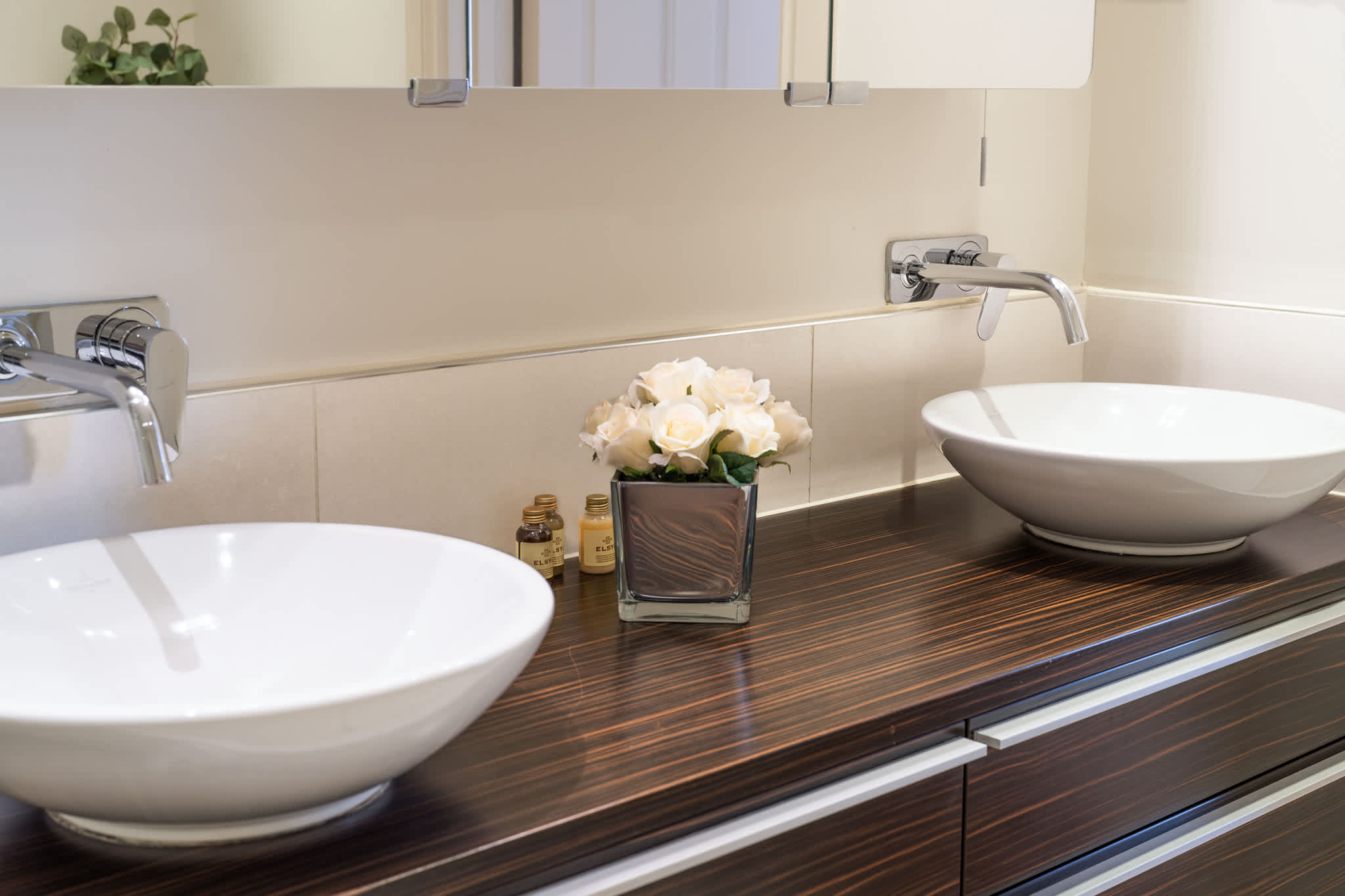View Luxury 4-Bed Apartment in Mayfair in Hertford Street W1J 7SL Luxury 4-Bed Apartment in Mayfair in Hertford Street W1J 7SL - Property image 24 - VivreStays