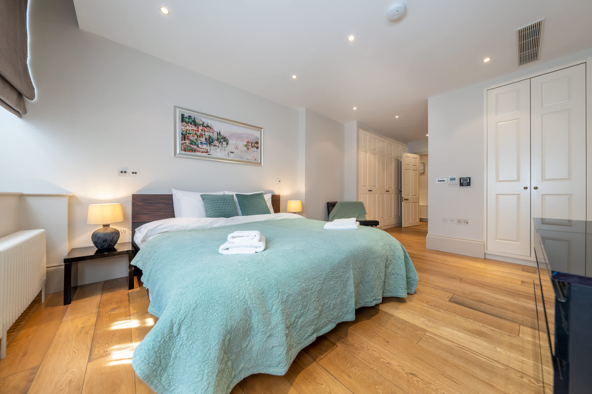 View Luxury 4-Bed Apartment in Mayfair in Hertford Street W1J 7SL Luxury 4-Bed Apartment in Mayfair in Hertford Street W1J 7SL - Property image 25 - VivreStays