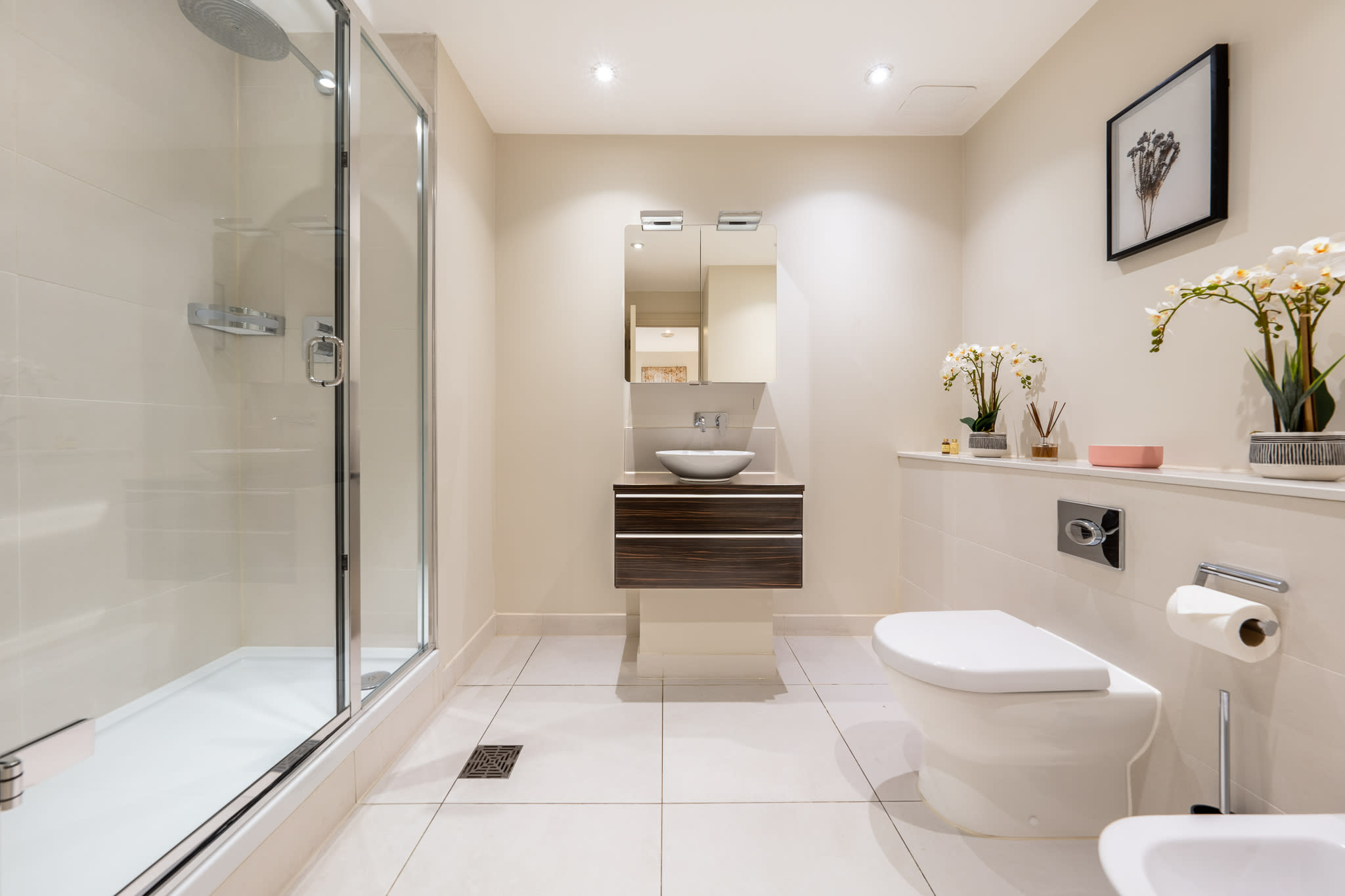 View Luxury 4-Bed Apartment in Mayfair in Hertford Street W1J 7SL Luxury 4-Bed Apartment in Mayfair in Hertford Street W1J 7SL - Property image 26 - VivreStays