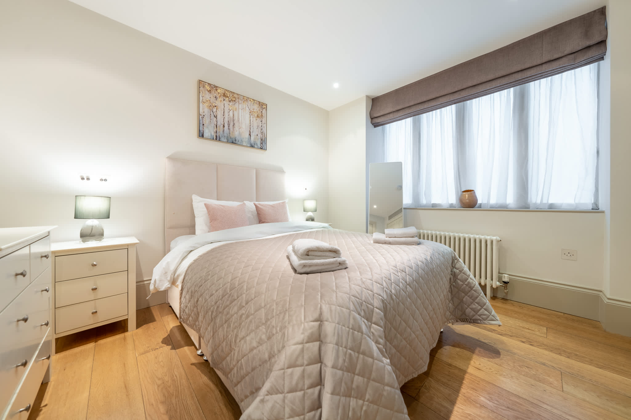 View Luxury 4-Bed Apartment in Mayfair in Hertford Street W1J 7SL Luxury 4-Bed Apartment in Mayfair in Hertford Street W1J 7SL - Property image 19 - VivreStays
