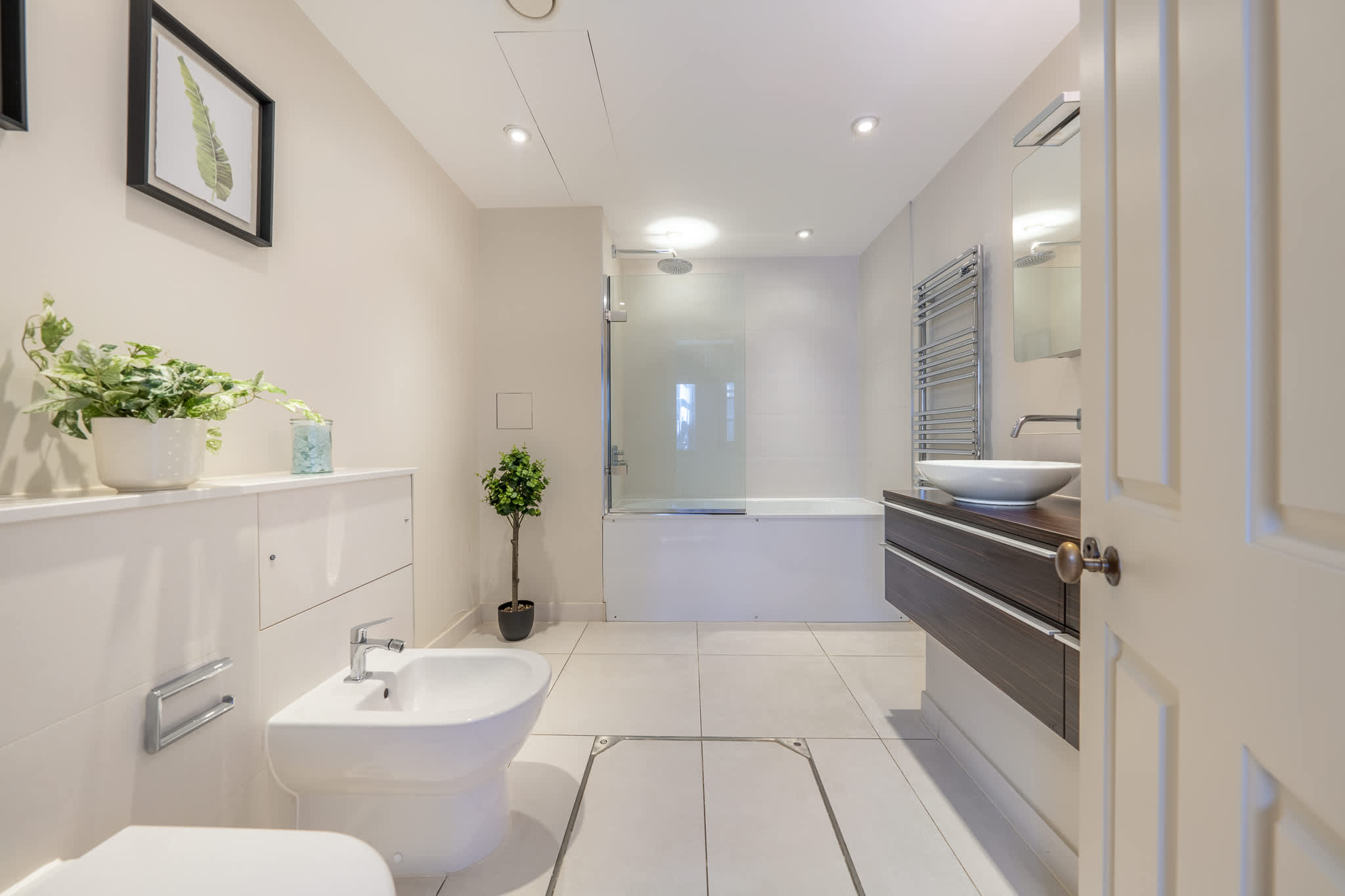 View Luxury 4-Bed Apartment in Mayfair in Hertford Street W1J 7SL Luxury 4-Bed Apartment in Mayfair in Hertford Street W1J 7SL - Property image 27 - VivreStays