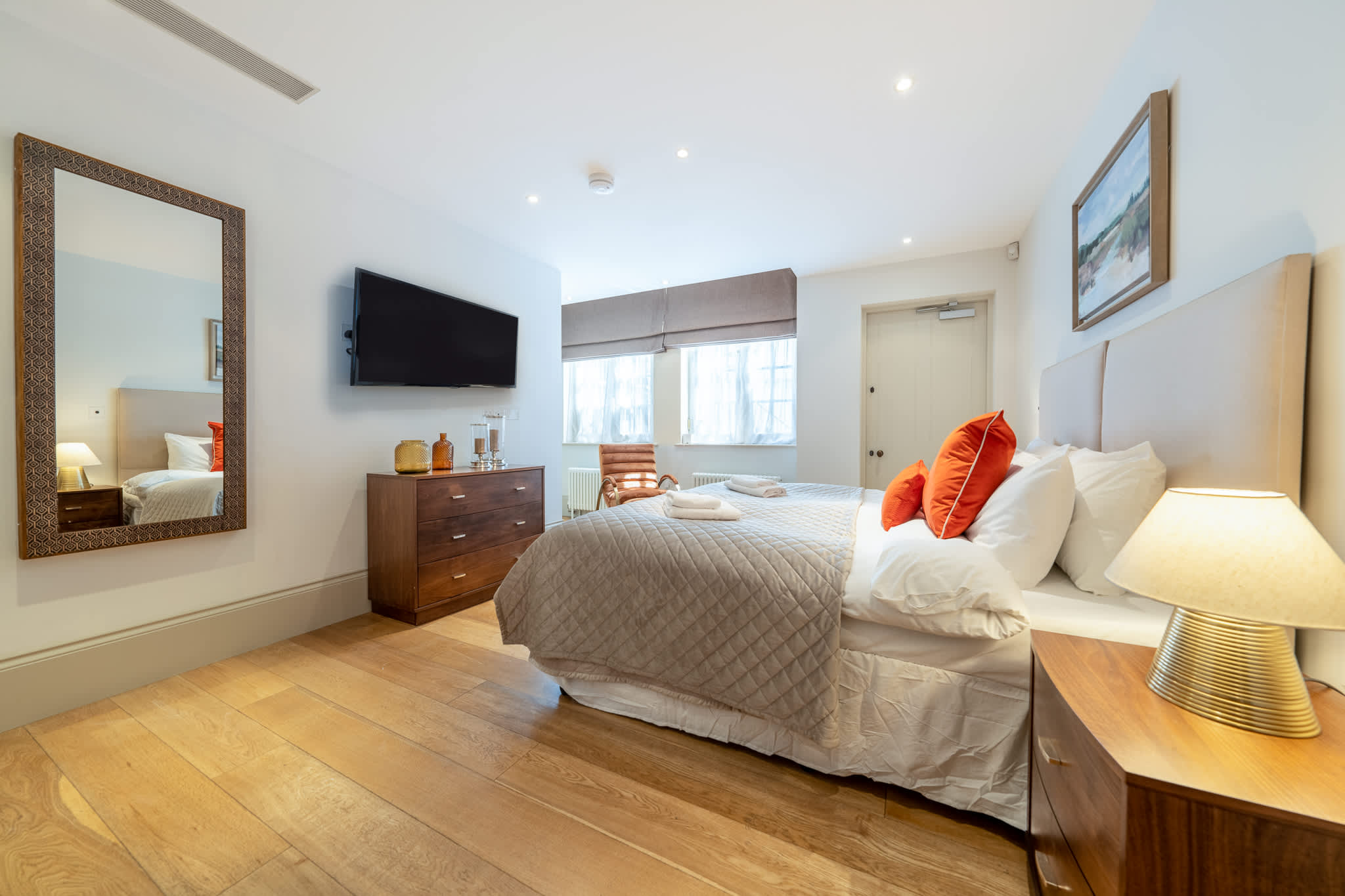 View Luxury 4-Bed Apartment in Mayfair in Hertford Street W1J 7SL Luxury 4-Bed Apartment in Mayfair in Hertford Street W1J 7SL - Property image 21 - VivreStays