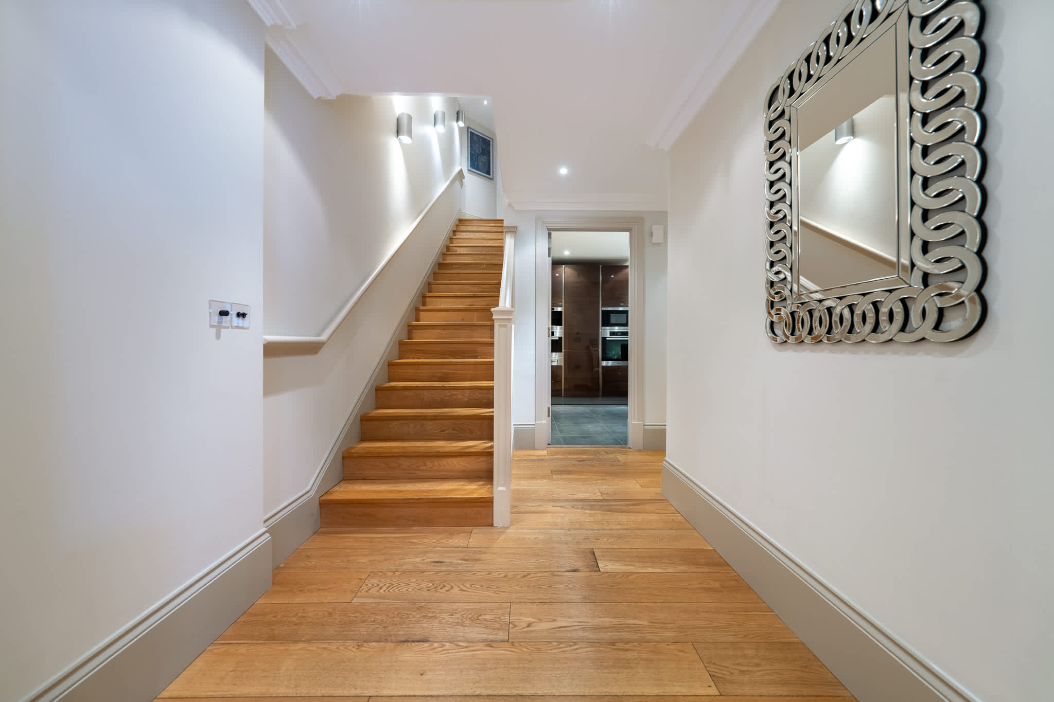 View Luxury 4-Bed Apartment in Mayfair in Hertford Street W1J 7SL Luxury 4-Bed Apartment in Mayfair in Hertford Street W1J 7SL - Property image 11 - VivreStays