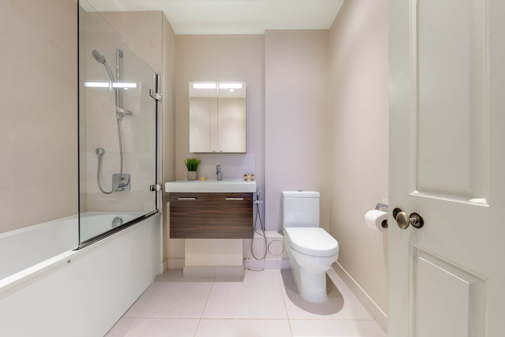 Modern Mayfair Apartment near Hyde Park in Hertford Street W1J 7SL - Property image 10 - VivreStays