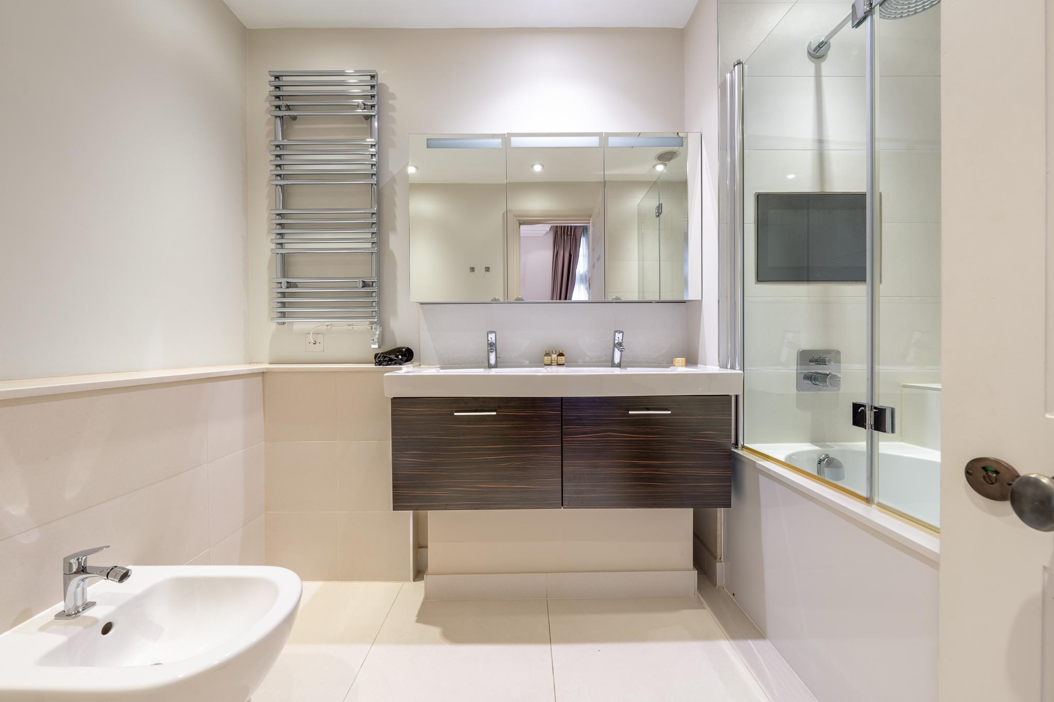 Modern Mayfair Apartment near Hyde Park in Hertford Street W1J 7SL - Property image 14 - VivreStays