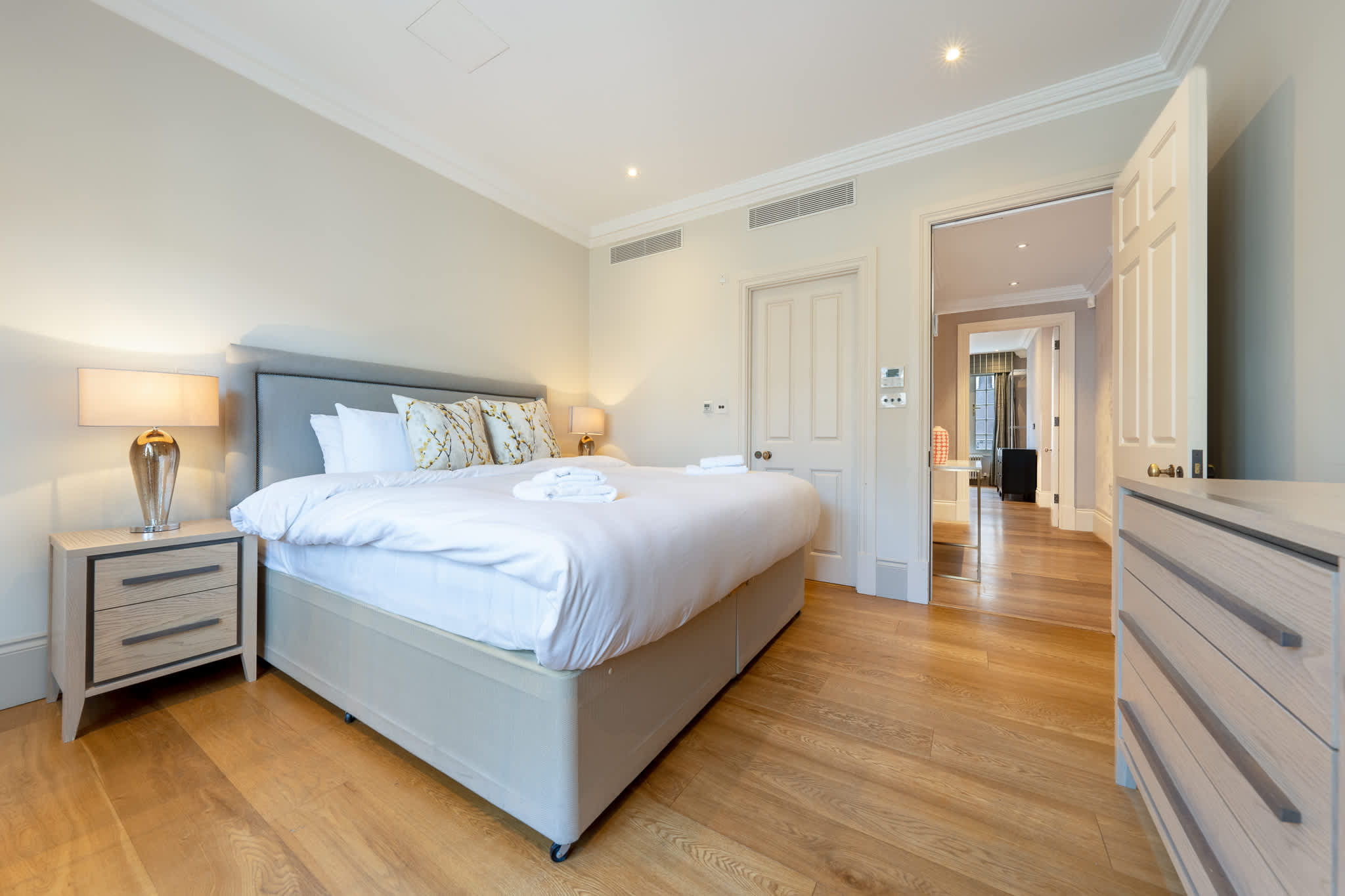 Luxurious Mayfair Apartment near Hyde Park in Hertford Street W1J - Property image 9 - VivreStays