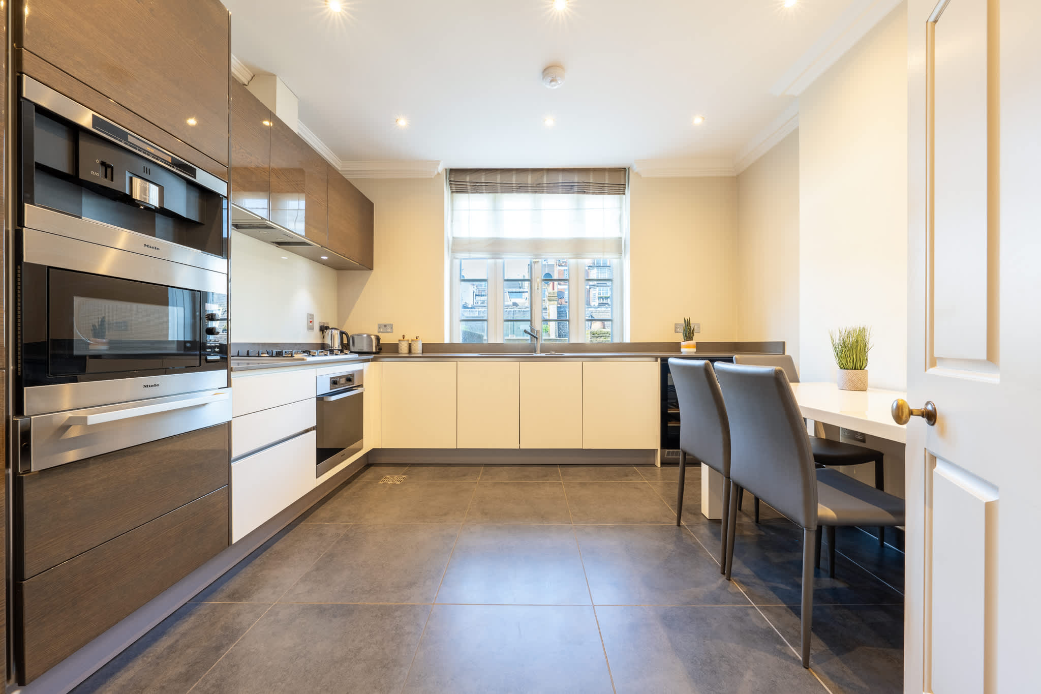 Luxurious Mayfair Apartment near Hyde Park in Hertford Street W1J - Property image 4 - VivreStays