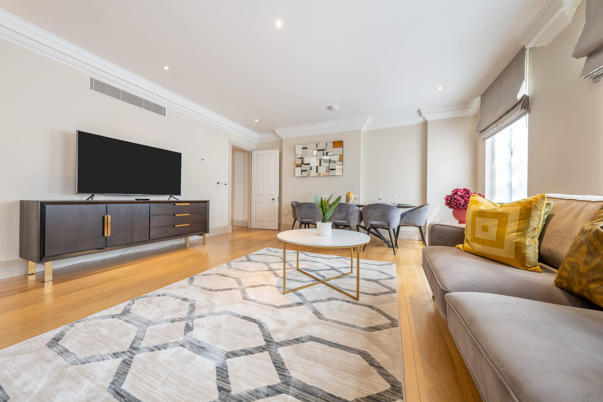 Luxurious Mayfair Apartment near Hyde Park in Hertford Street W1J 7SL - Property image 4 - VivreStays