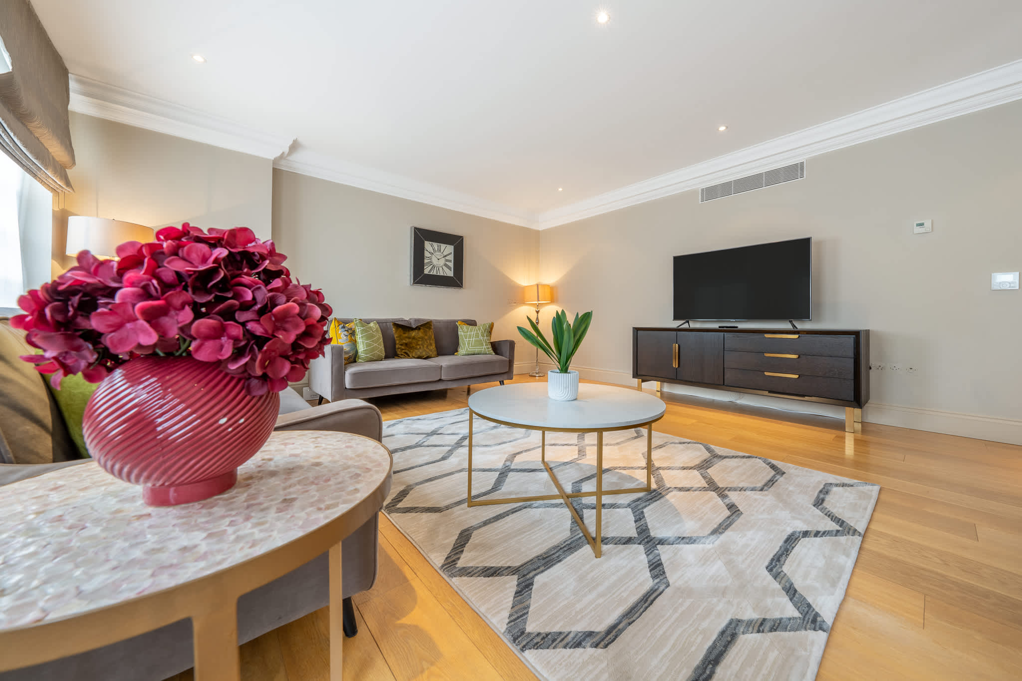 Luxurious Mayfair Apartment near Hyde Park serviced apartment - UK - VivreStays
