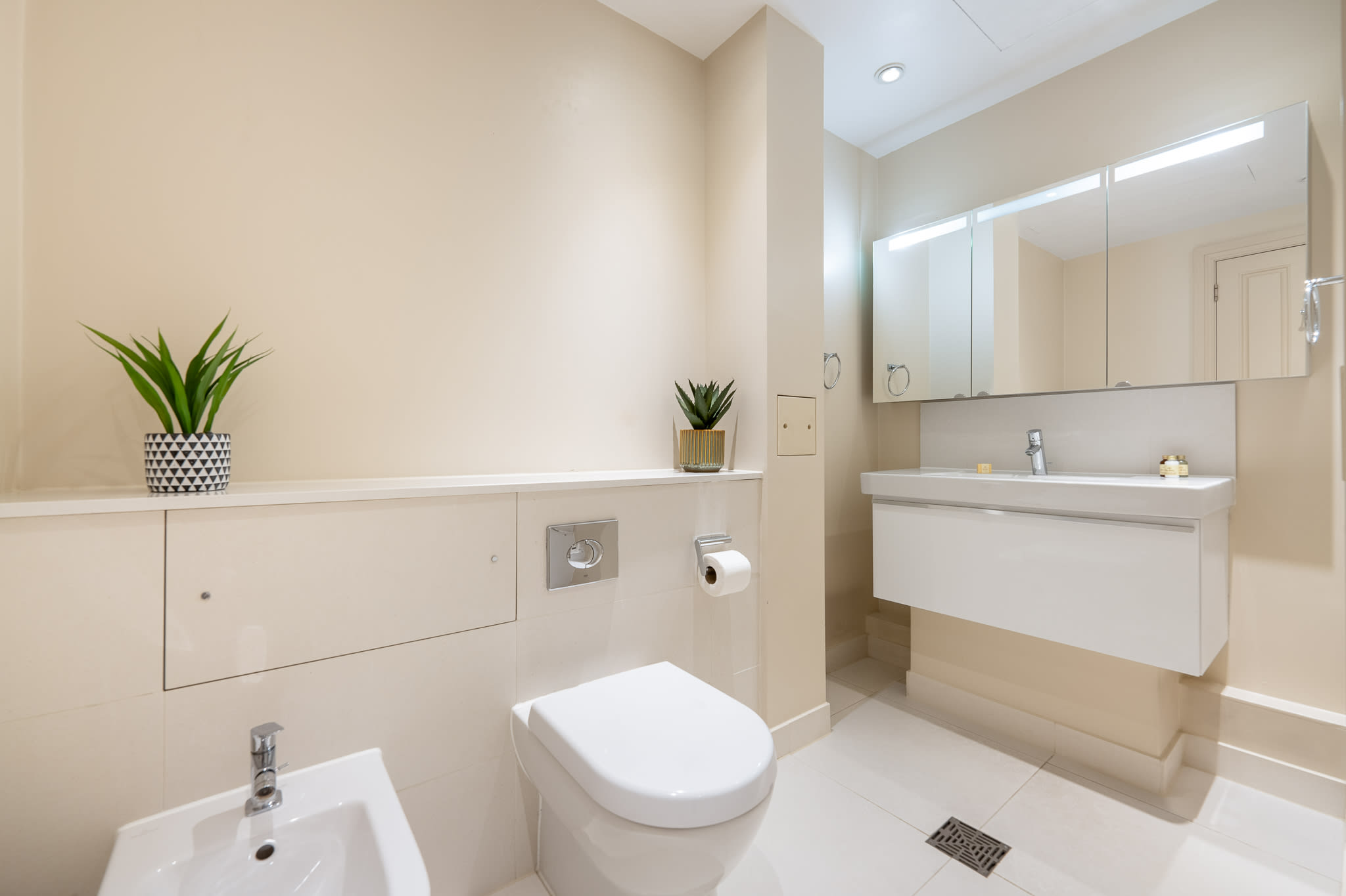 Luxurious Mayfair Apartment near Hyde Park in Hertford Street W1J 7SL - Property image 18 - VivreStays