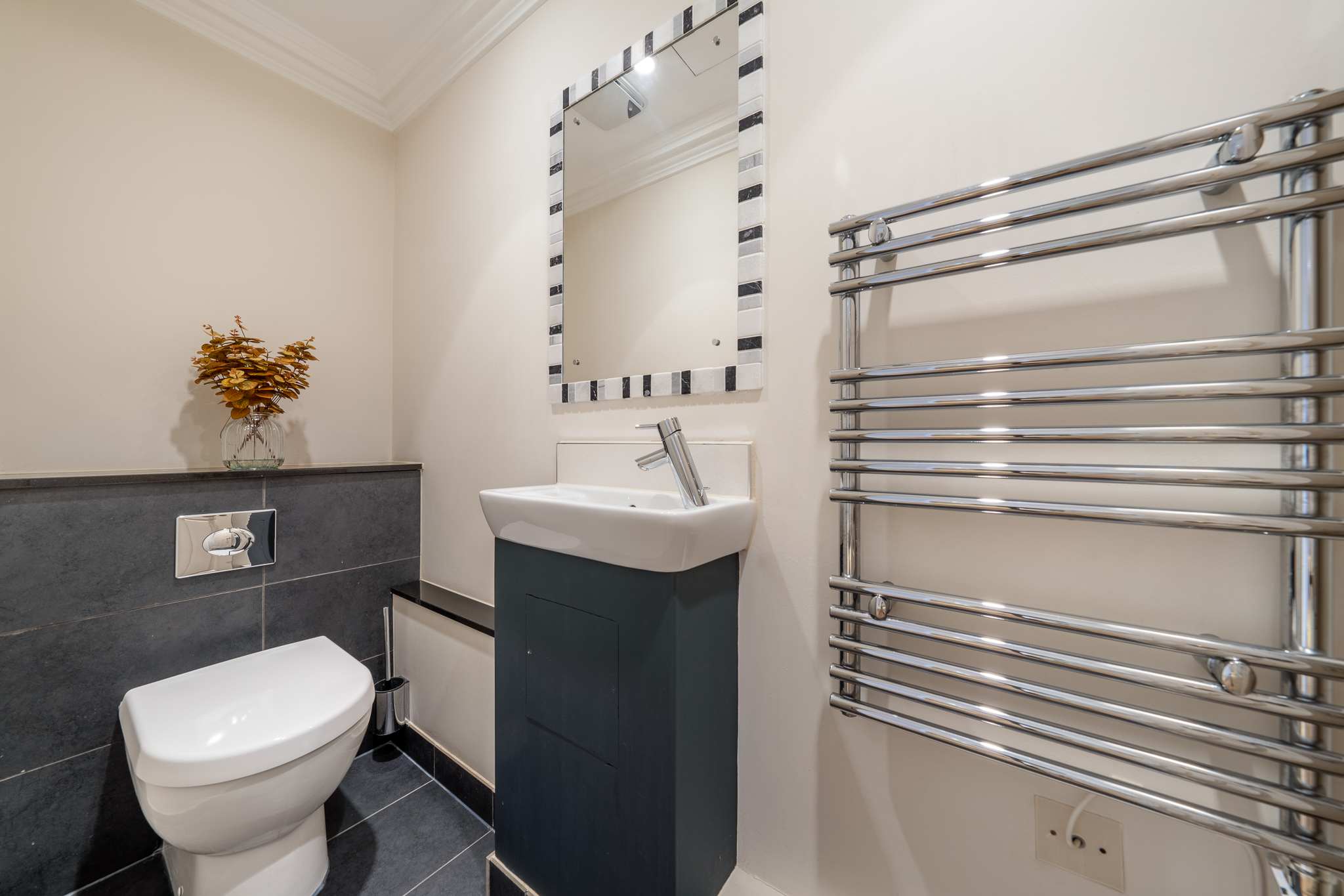View Luxury Two-Bedroom Apt in Mayfair, London in Hertford Street W1J 7SL Luxury Two-Bedroom Apt in Mayfair, London in Hertford Street W1J 7SL - Property image 10 - VivreStays