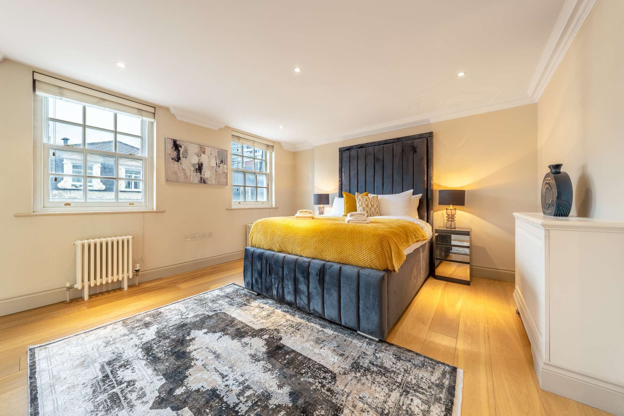 View Luxury Two-Bedroom Apt in Mayfair, London in Hertford Street W1J 7SL Luxury Two-Bedroom Apt in Mayfair, London in Hertford Street W1J 7SL - Property image 3 - VivreStays