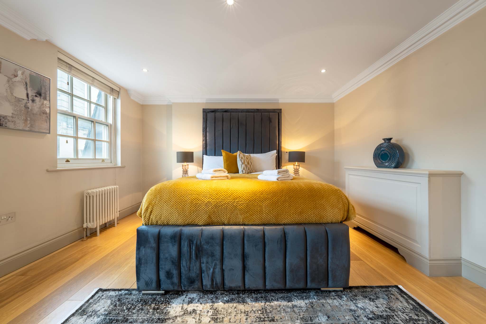 View Luxury Two-Bedroom Apt in Mayfair, London in Hertford Street W1J 7SL Luxury Two-Bedroom Apt in Mayfair, London in Hertford Street W1J 7SL - Property image 9 - VivreStays