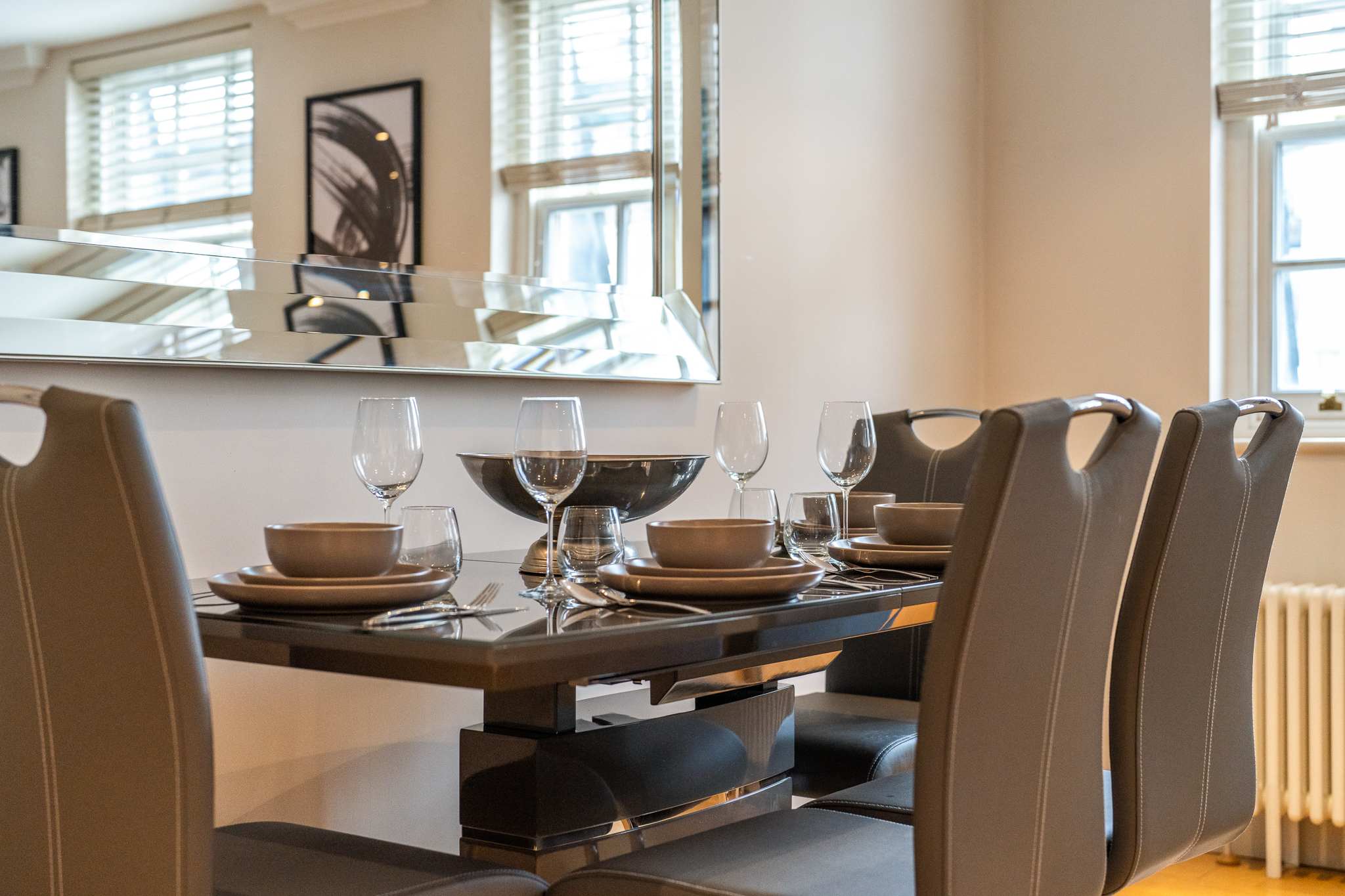 View Luxury Two-Bedroom Apt in Mayfair, London in Hertford Street W1J 7SL Luxury Two-Bedroom Apt in Mayfair, London in Hertford Street W1J 7SL - Property image 19 - VivreStays