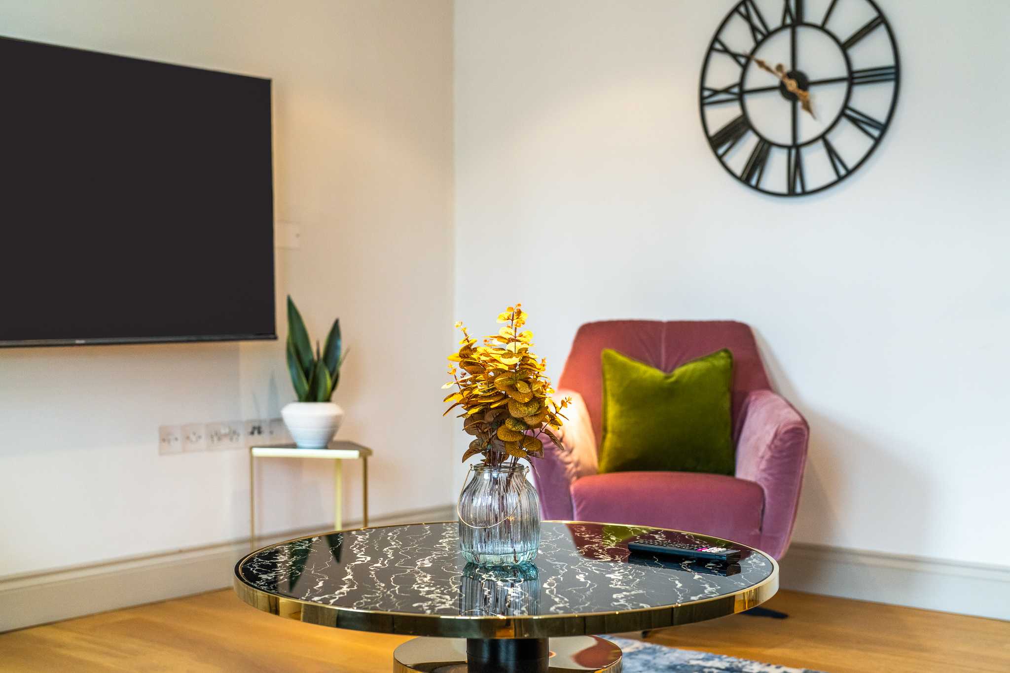 View Luxury Two-Bedroom Apt in Mayfair, London in Hertford Street W1J 7SL Luxury Two-Bedroom Apt in Mayfair, London in Hertford Street W1J 7SL - Property image 20 - VivreStays