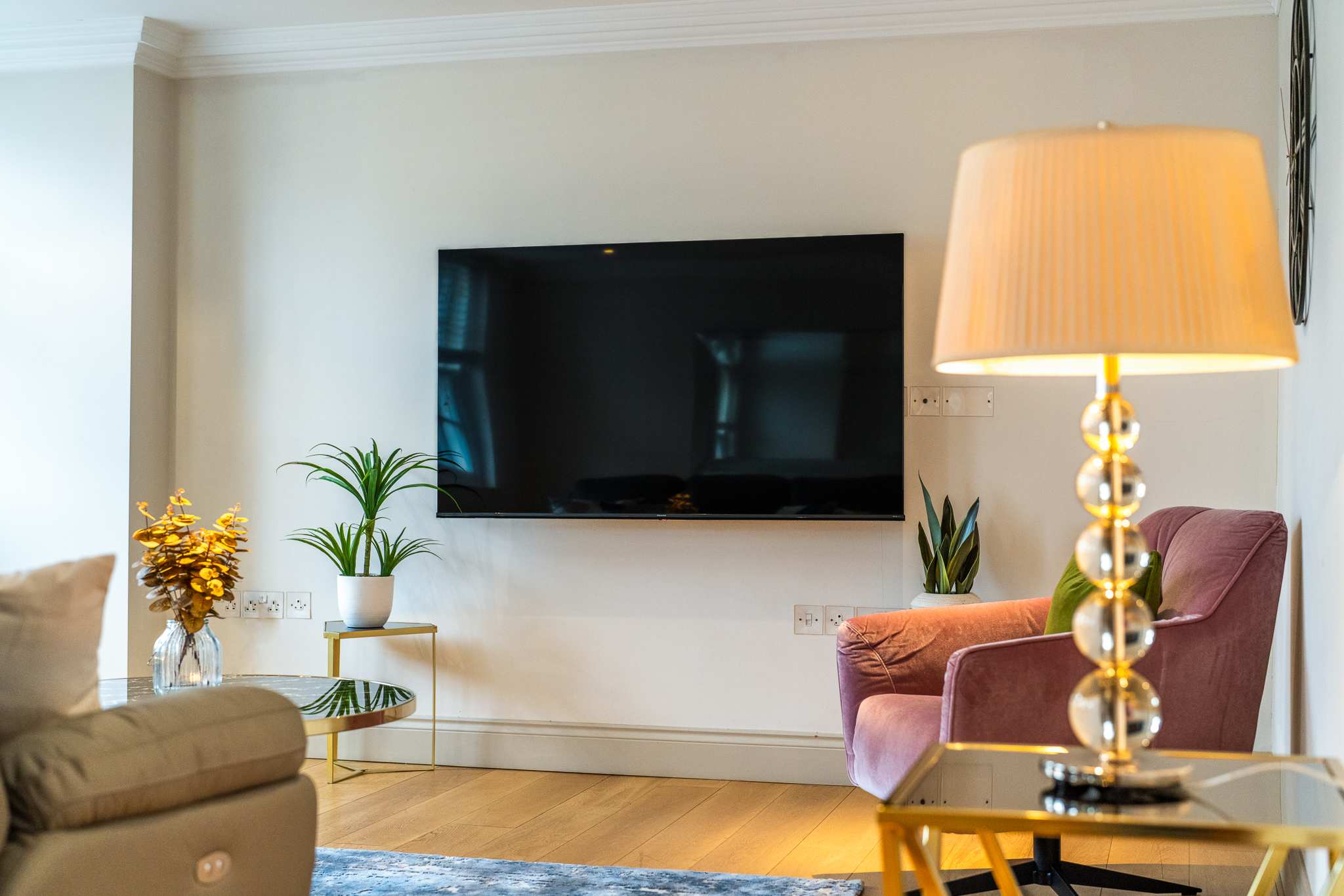View Luxury Two-Bedroom Apt in Mayfair, London in Hertford Street W1J 7SL Luxury Two-Bedroom Apt in Mayfair, London in Hertford Street W1J 7SL - Property image 23 - VivreStays
