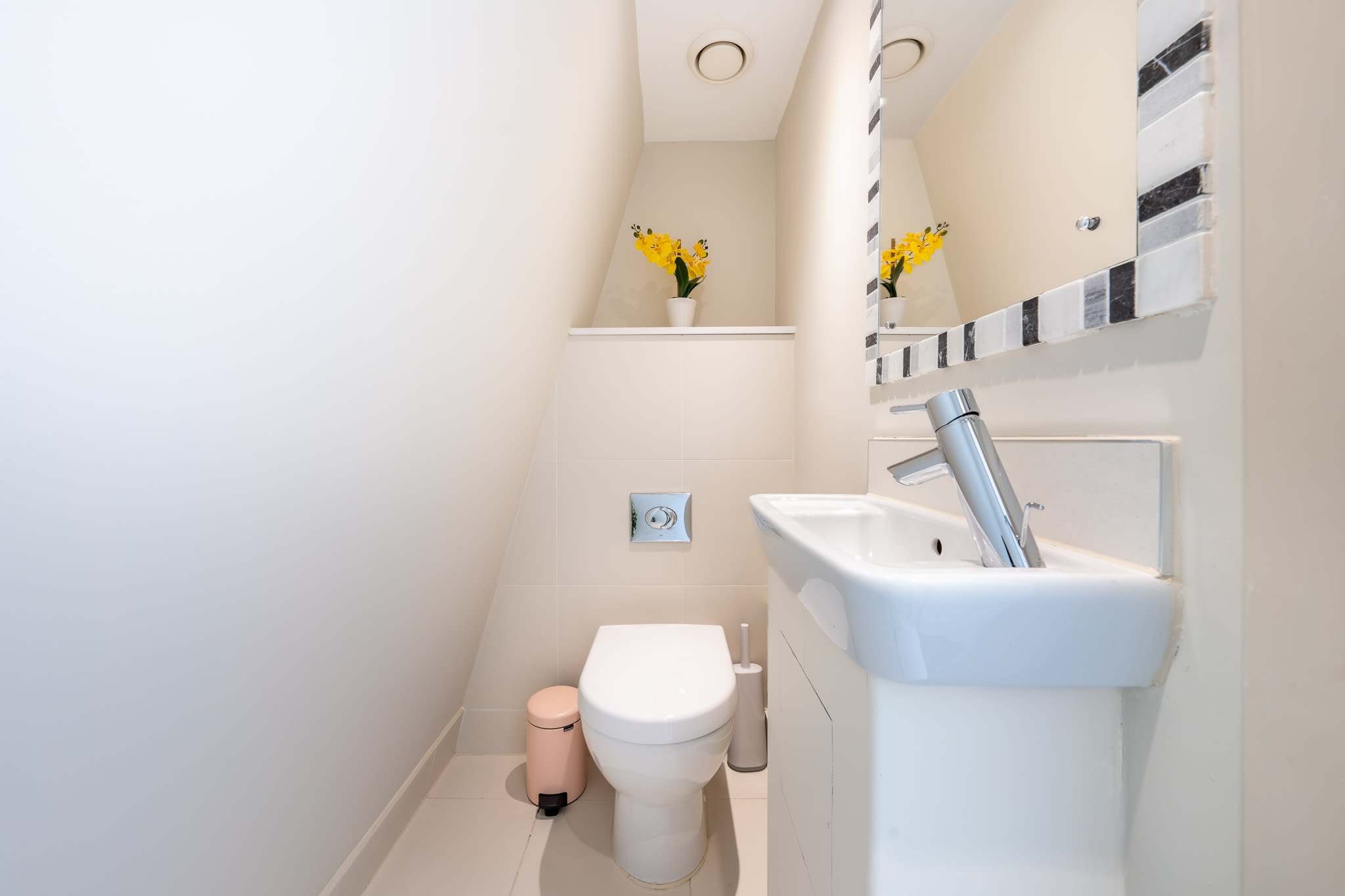 View Luxury Mayfair Apartment Near Hyde Park in Hertford Street W1J Luxury Mayfair Apartment Near Hyde Park in Hertford Street W1J - Property image 8 - VivreStays