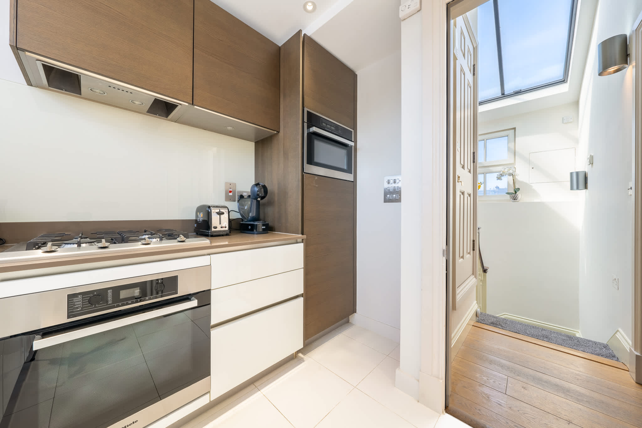 View Luxury Mayfair Apartment Near Hyde Park in Hertford Street W1J Luxury Mayfair Apartment Near Hyde Park in Hertford Street W1J - Property image 12 - VivreStays