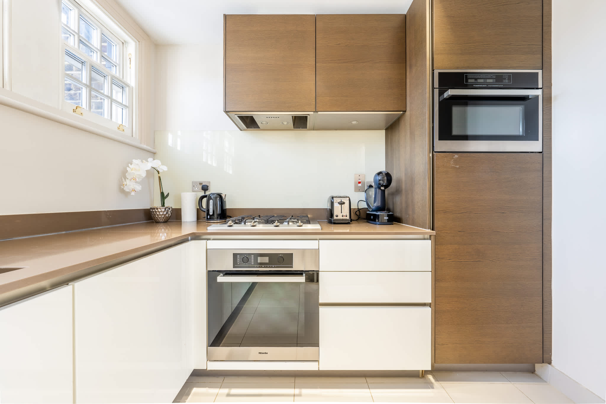 View Luxury Mayfair Apartment Near Hyde Park in Hertford Street W1J Luxury Mayfair Apartment Near Hyde Park in Hertford Street W1J - Property image 11 - VivreStays
