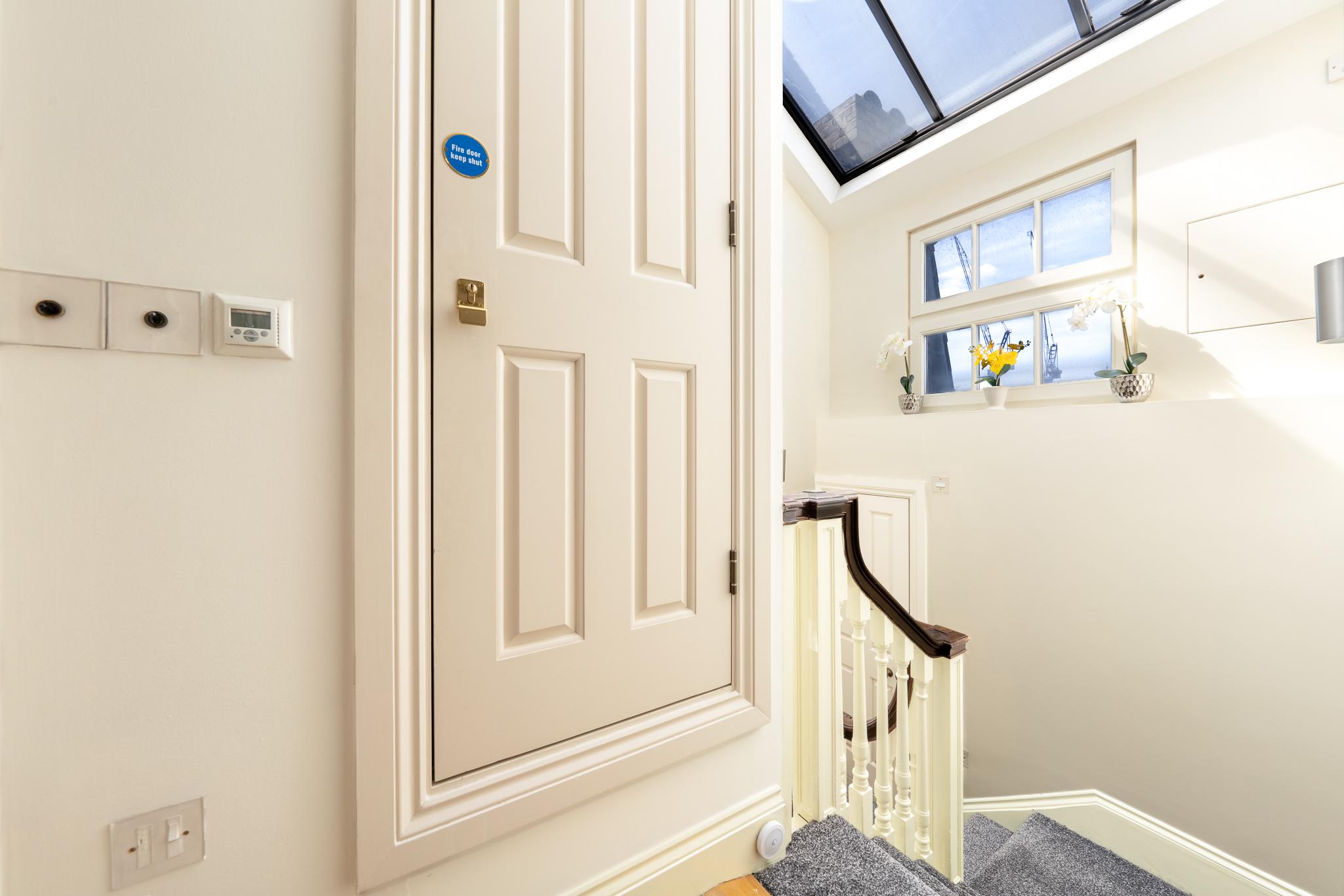 View Luxury Mayfair Apartment Near Hyde Park in Hertford Street W1J Luxury Mayfair Apartment Near Hyde Park in Hertford Street W1J - Property image 13 - VivreStays