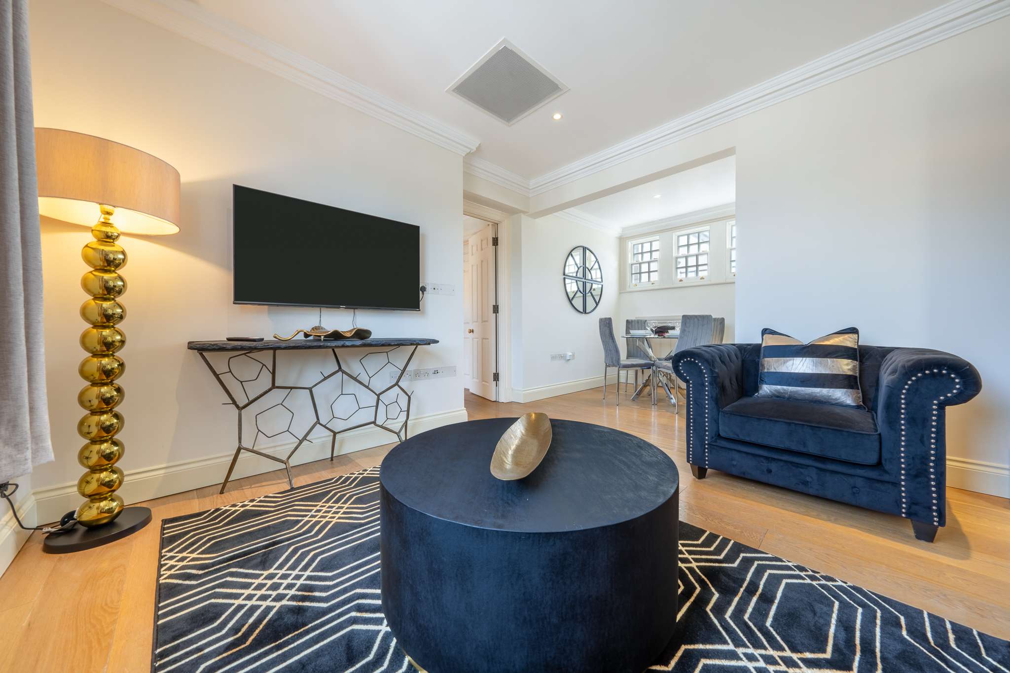 View Luxury Mayfair Apartment Near Hyde Park in Hertford Street W1J Luxury Mayfair Apartment Near Hyde Park in Hertford Street W1J - Property image 16 - VivreStays