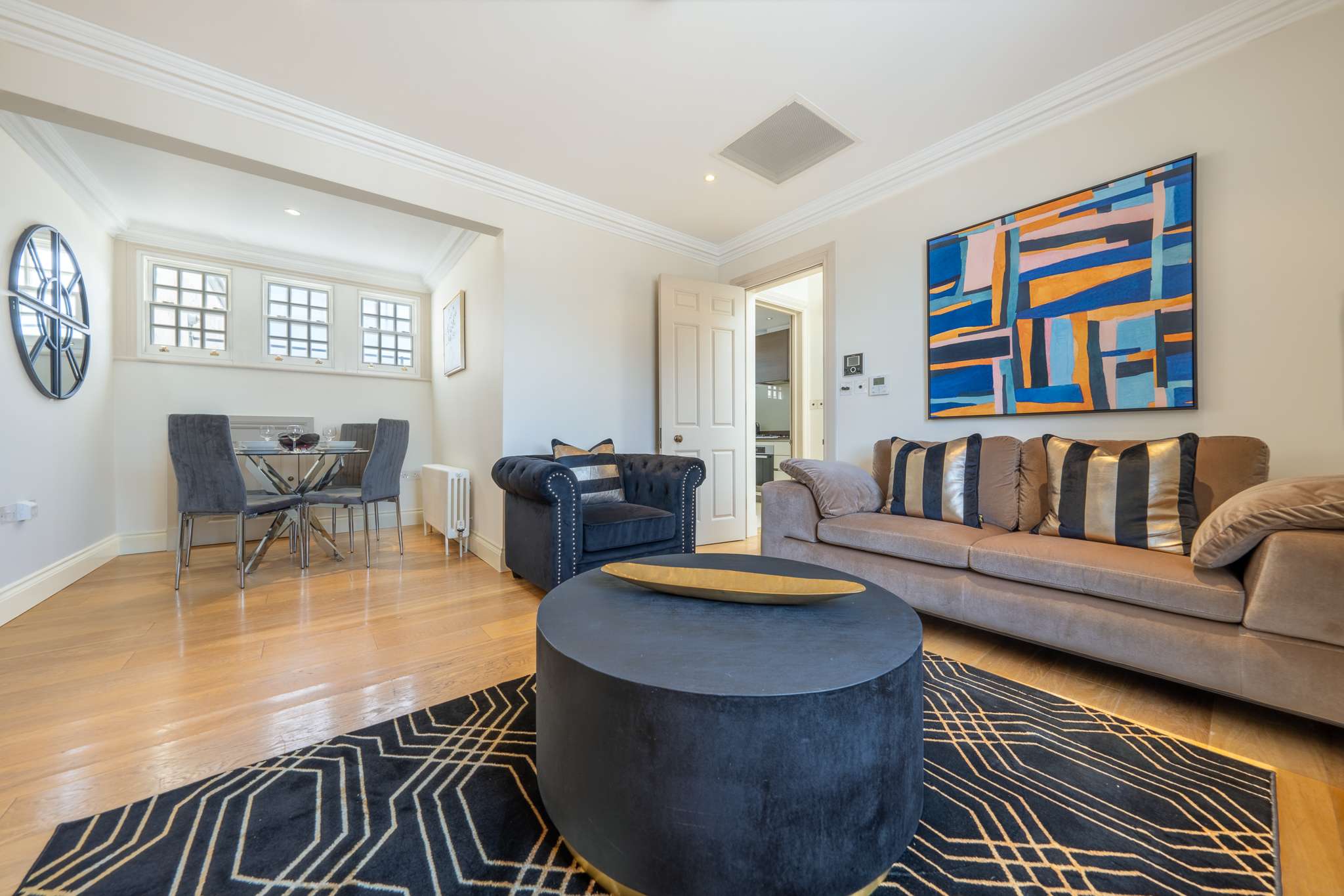 View Luxury Mayfair Apartment Near Hyde Park in Hertford Street W1J Luxury Mayfair Apartment Near Hyde Park in Hertford Street W1J - Property image 17 - VivreStays