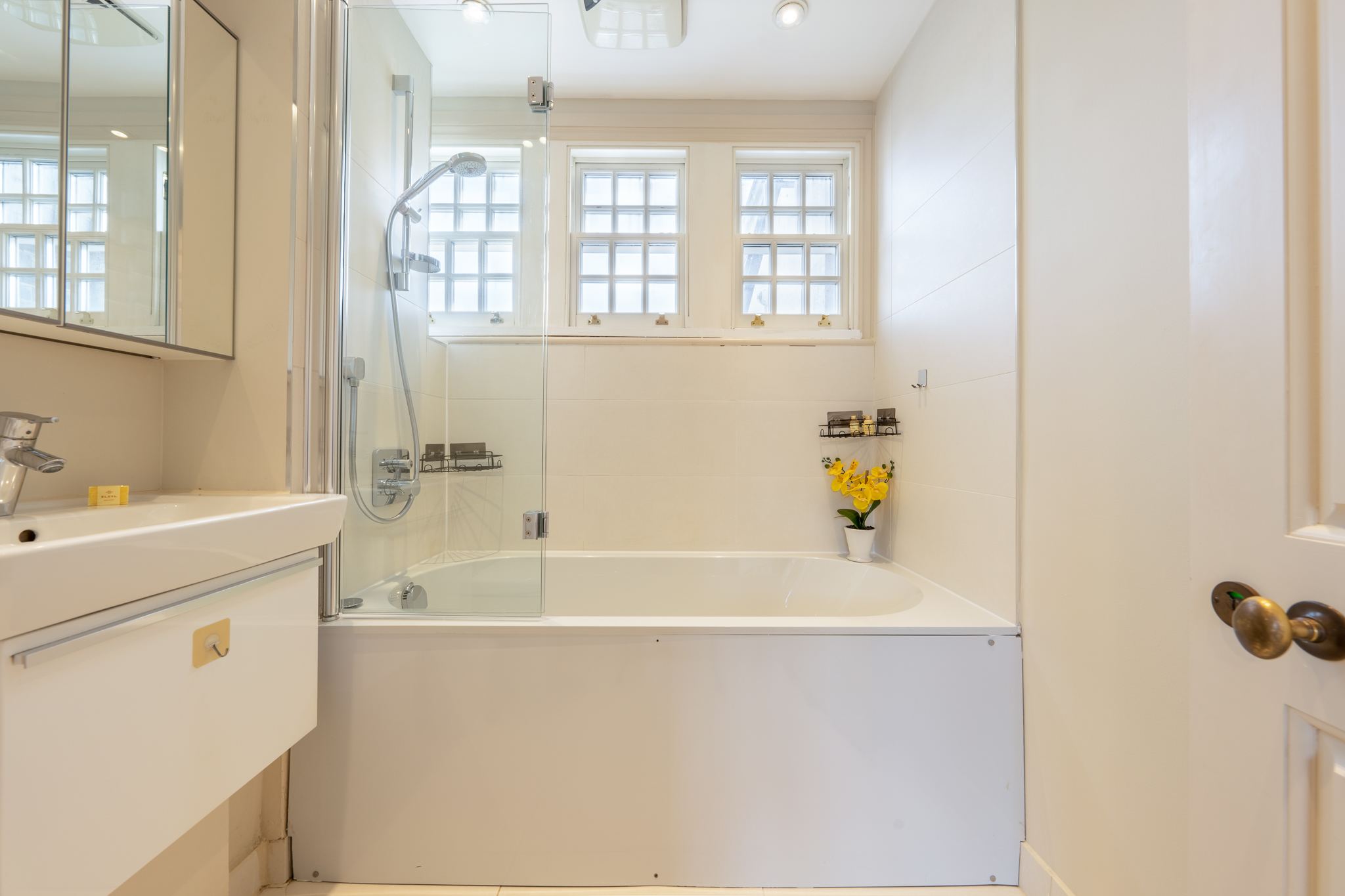 View Luxury Mayfair Apartment Near Hyde Park in Hertford Street W1J Luxury Mayfair Apartment Near Hyde Park in Hertford Street W1J - Property image 20 - VivreStays