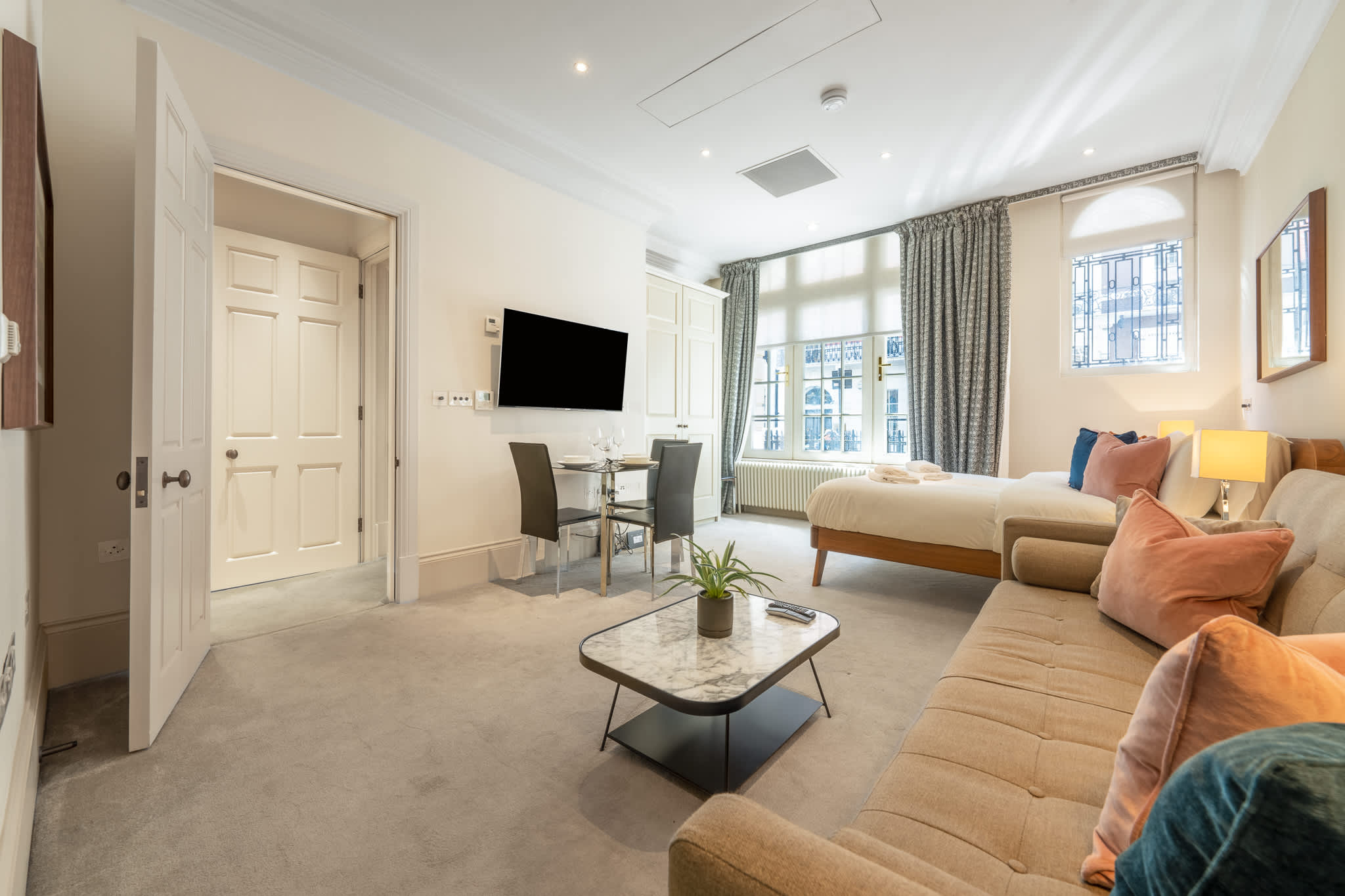 Modern Studio in Mayfair next to Hyde Park in Hertford Street W1J - Property image 2 - VivreStays