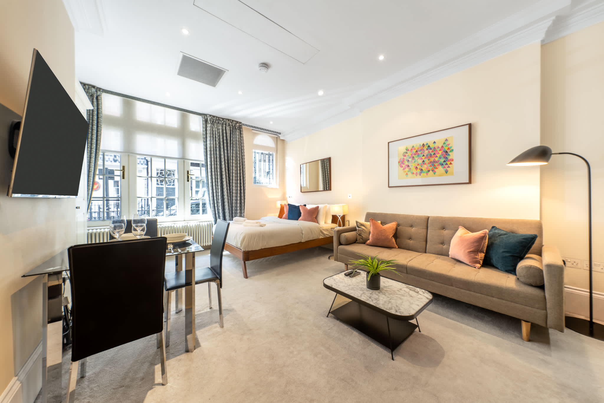 Modern Studio in Mayfair next to Hyde Park serviced apartment - UK - VivreStays