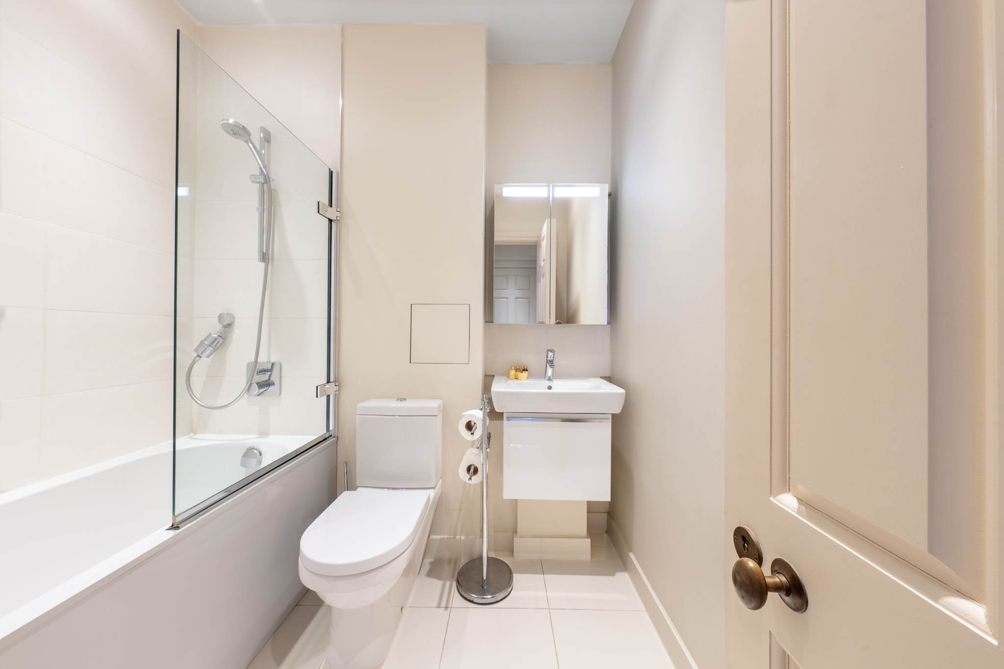 Modern Studio in Mayfair next to Hyde Park in Hertford Street W1J - Property image 13 - VivreStays