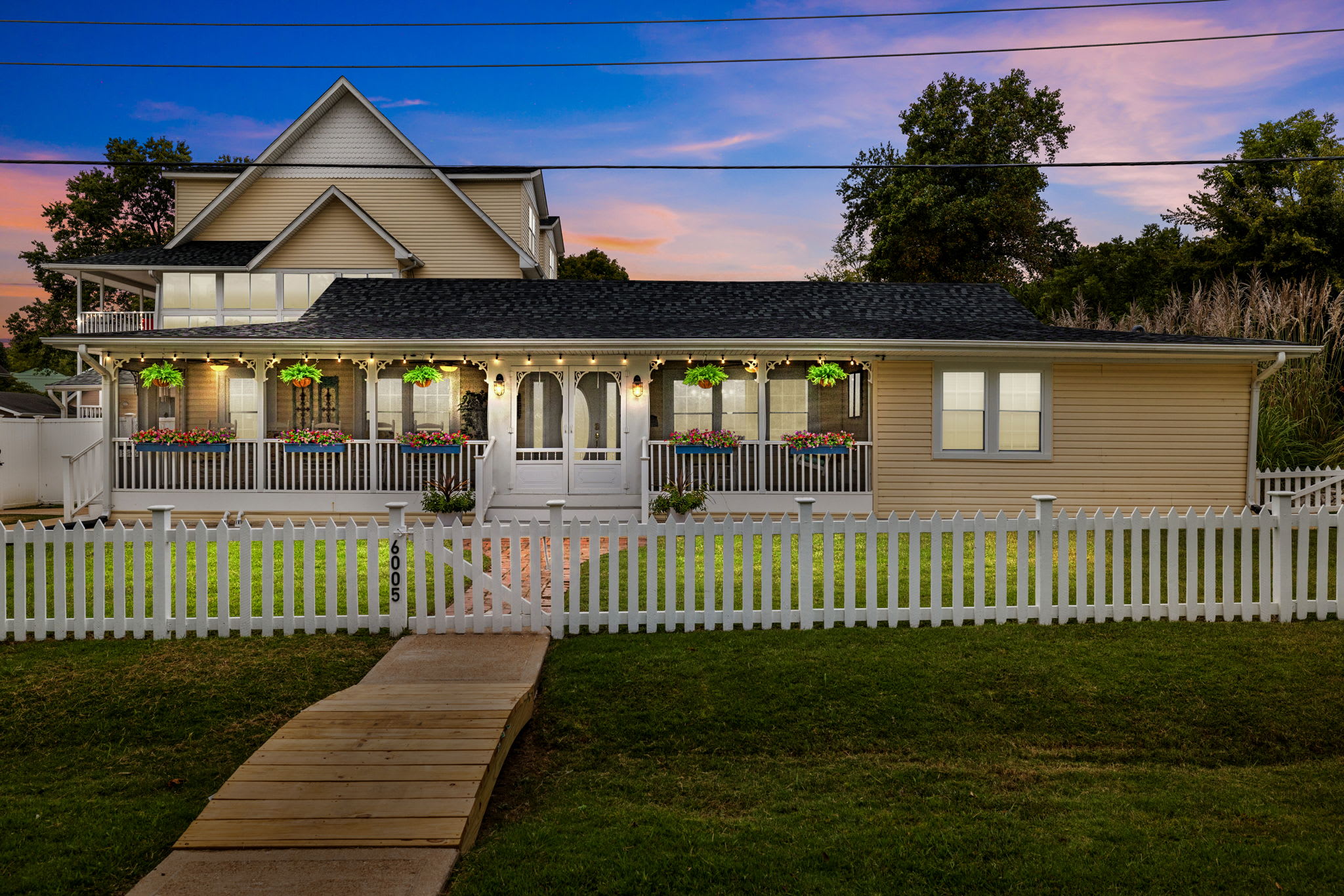 Kimmswick Porch Haven: Hot Tub, Cozy Fire Pit, & Fenced Yard! — Imperial, MO — vacation rental