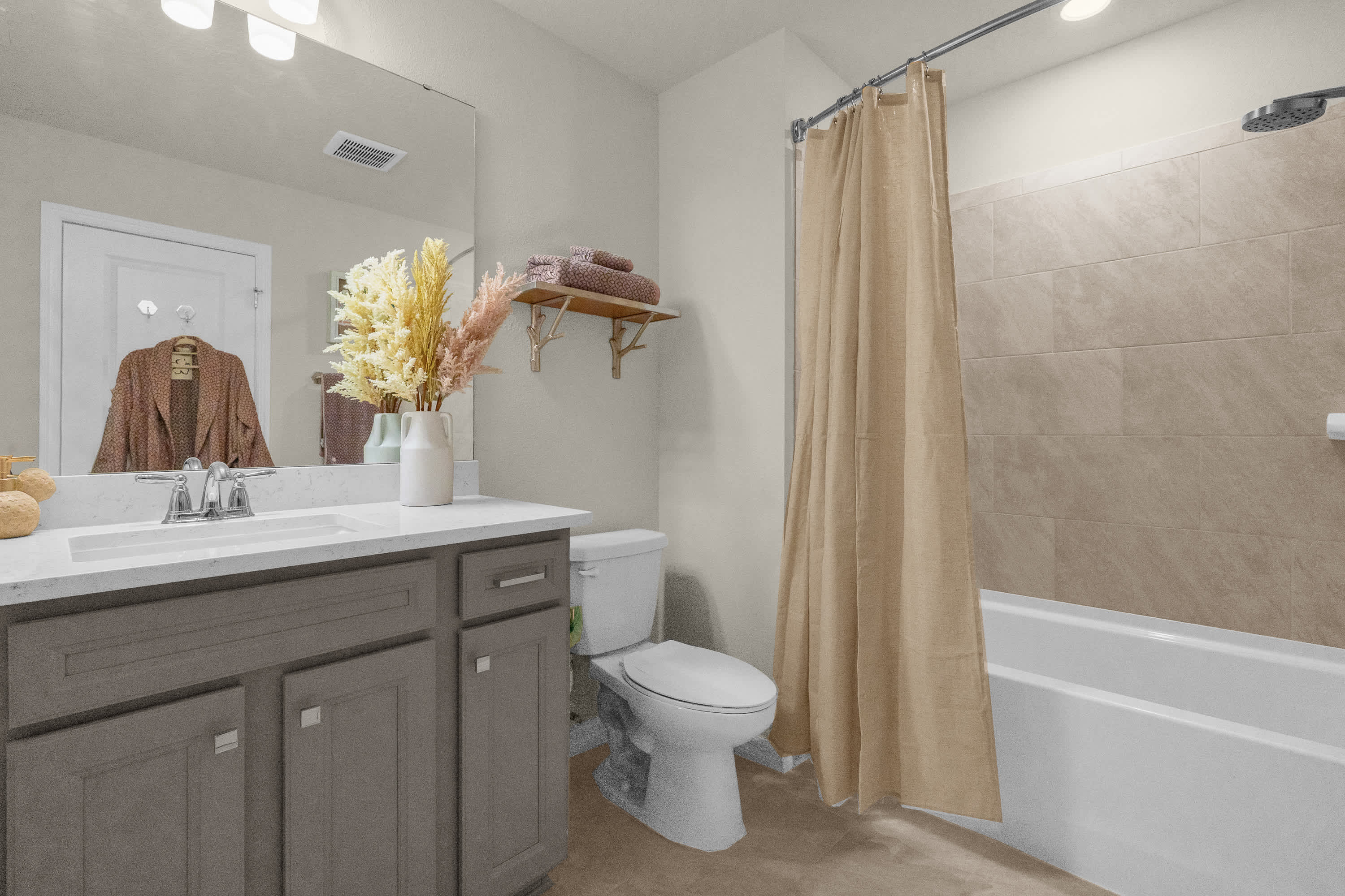 Bright And Modern Bathroom With Elegant Finishes