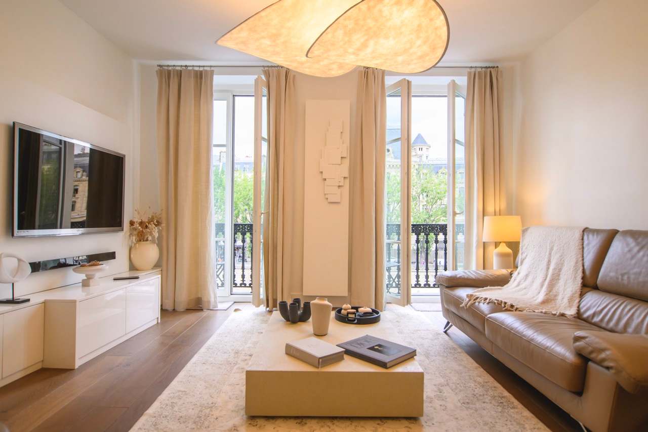 Le Balcon de Notre Dame - Riverside Balcony with Iconic Views — Paris - 5th Arrondissement, Île-de-France — vacation rental