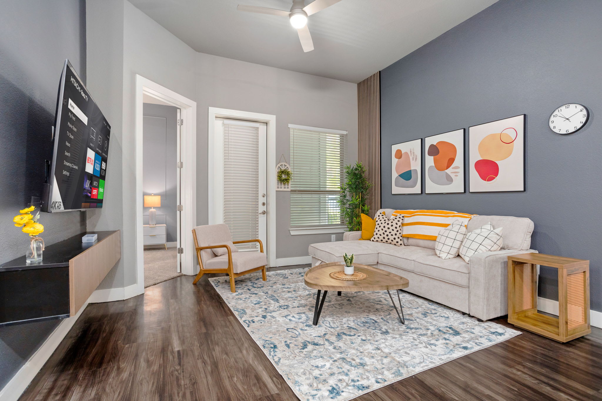 Luxe Flat w/ Pool & Free Parking•Walk to Riverwalk — San Antonio, TX — vacation rental