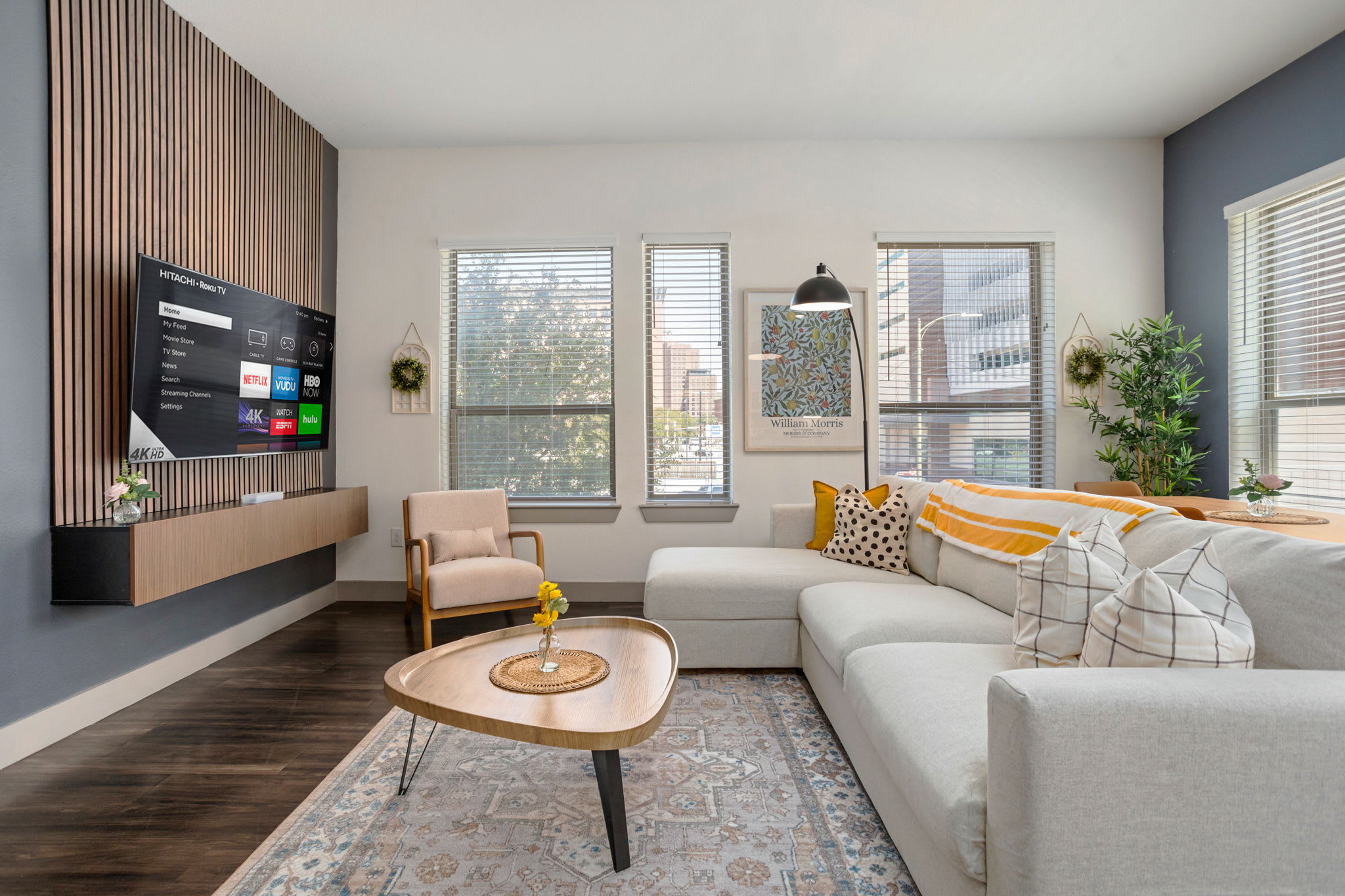 Luxe Flat w/ Pool & Free Parking•Walk to Riverwalk — San Antonio, TX — vacation rental
