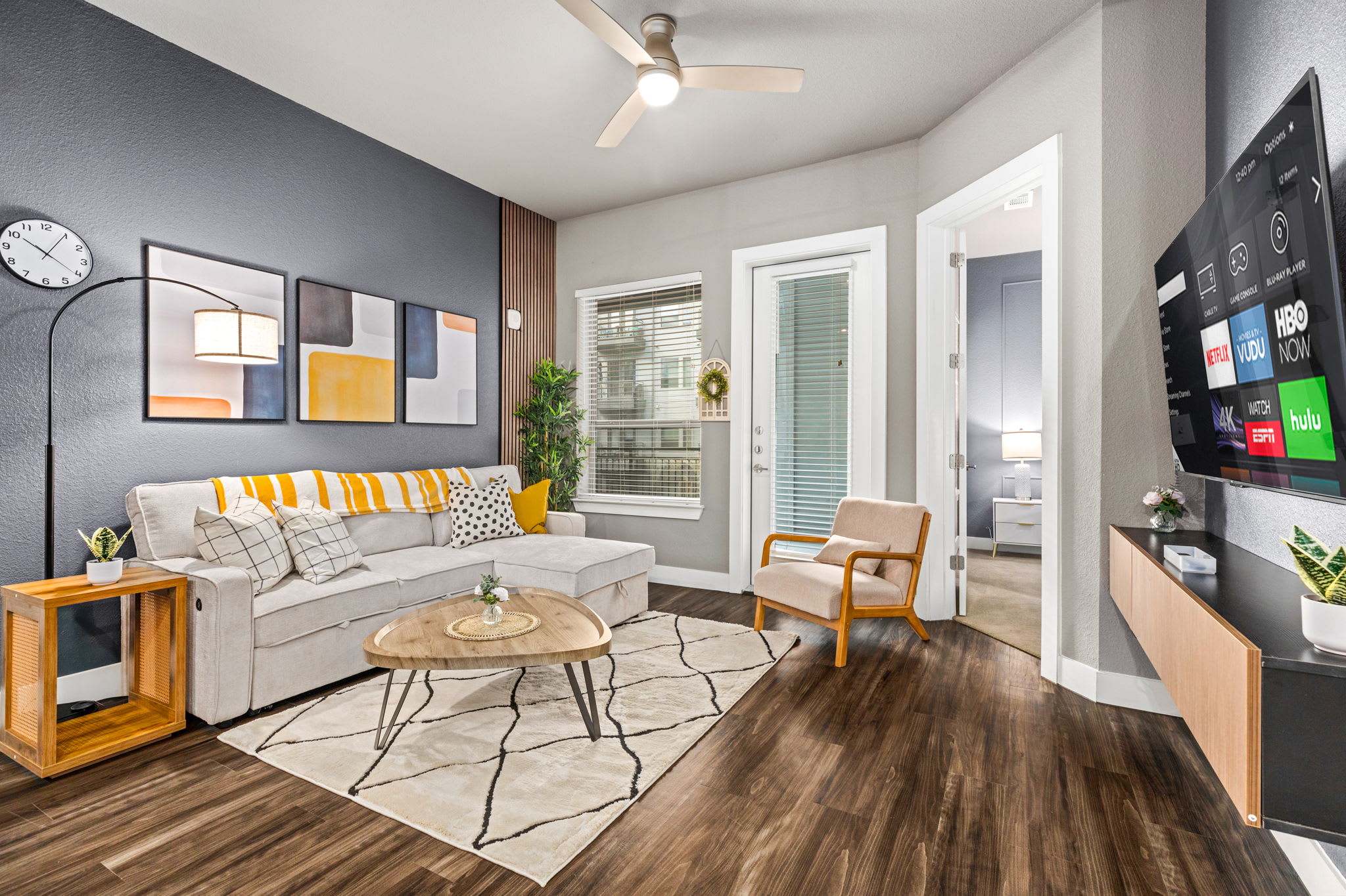 Luxe Flat w/ Pool & Free Parking•Walk to Riverwalk — San Antonio, TX — vacation rental