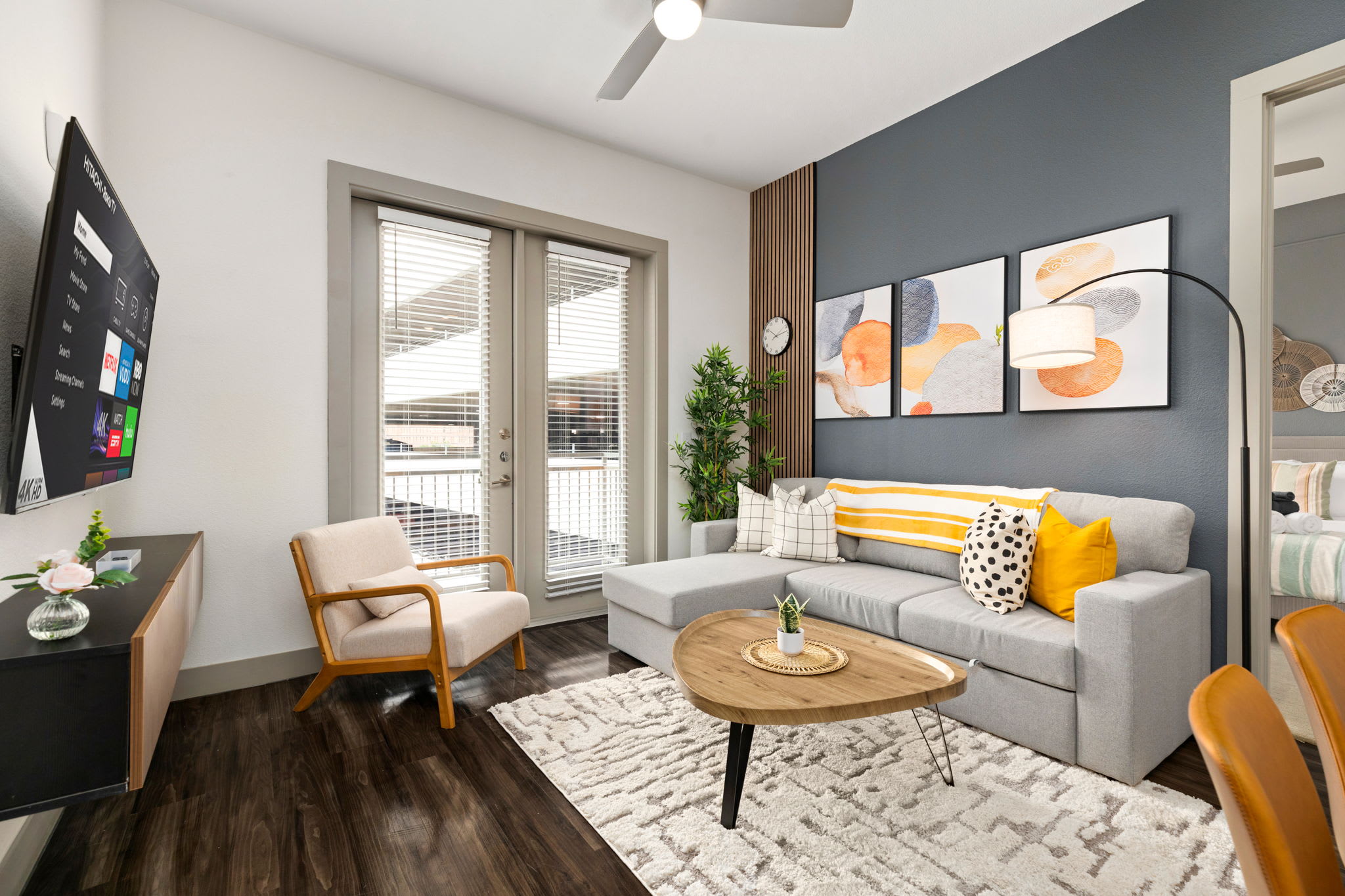 Luxe Flat w/ Pool & Free Parking•Walk to Riverwalk — San Antonio, TX — vacation rental
