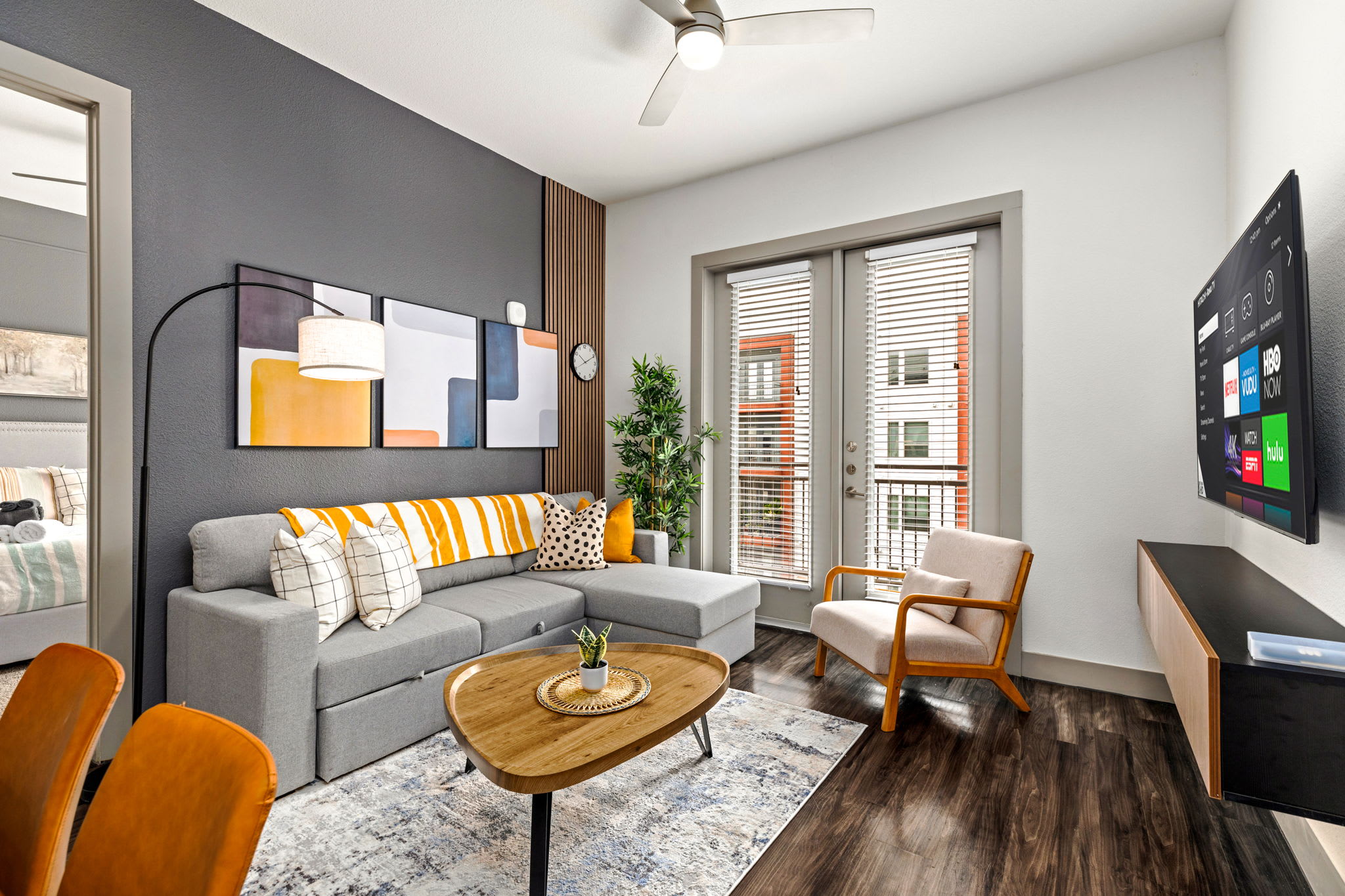 Luxe Flat w/ Pool & Free Parking•Walk to Riverwalk — San Antonio, TX — vacation rental