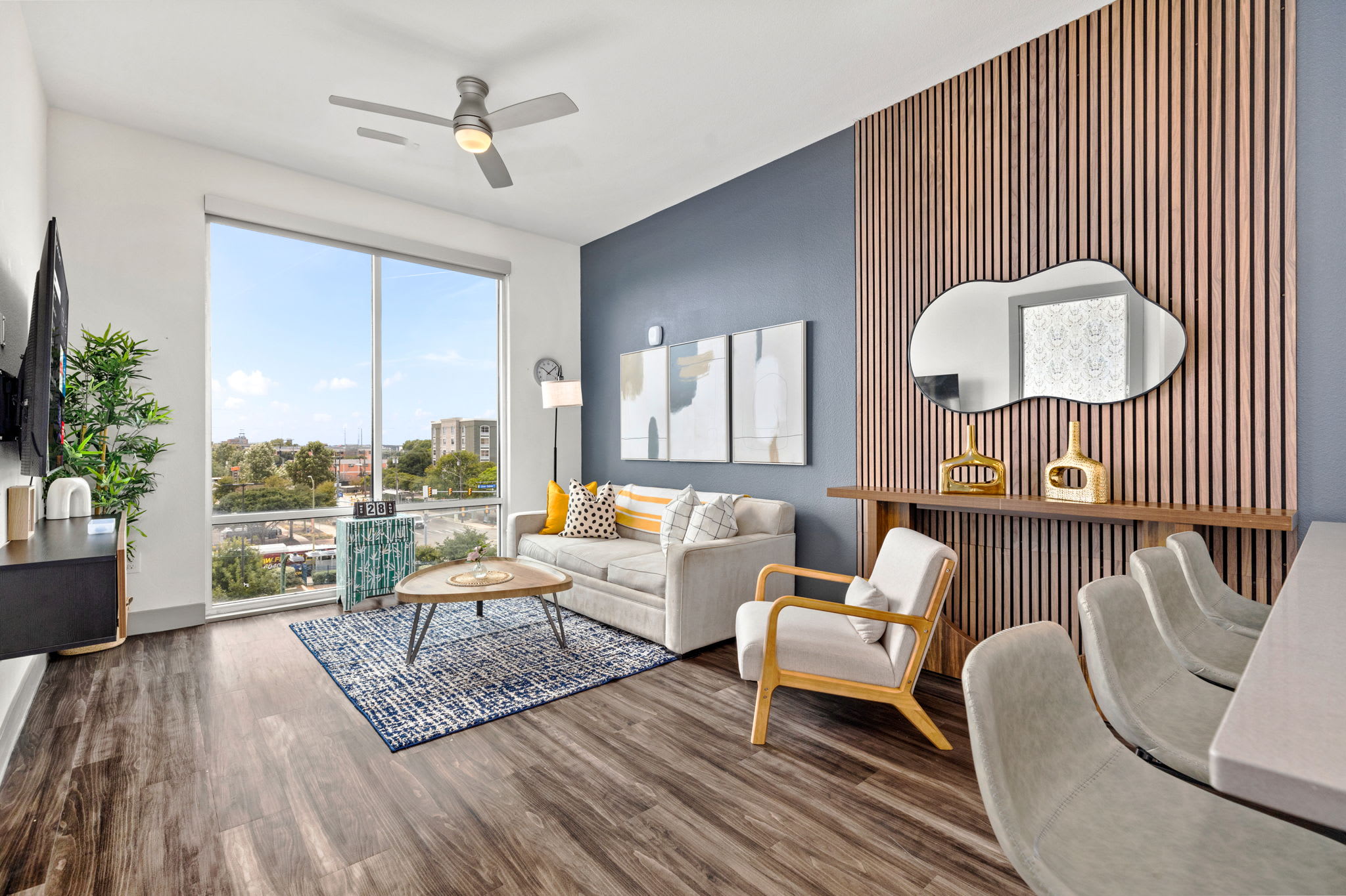 Luxe Flat w/ Pool & Free Parking•Walk to Riverwalk — San Antonio, TX — vacation rental