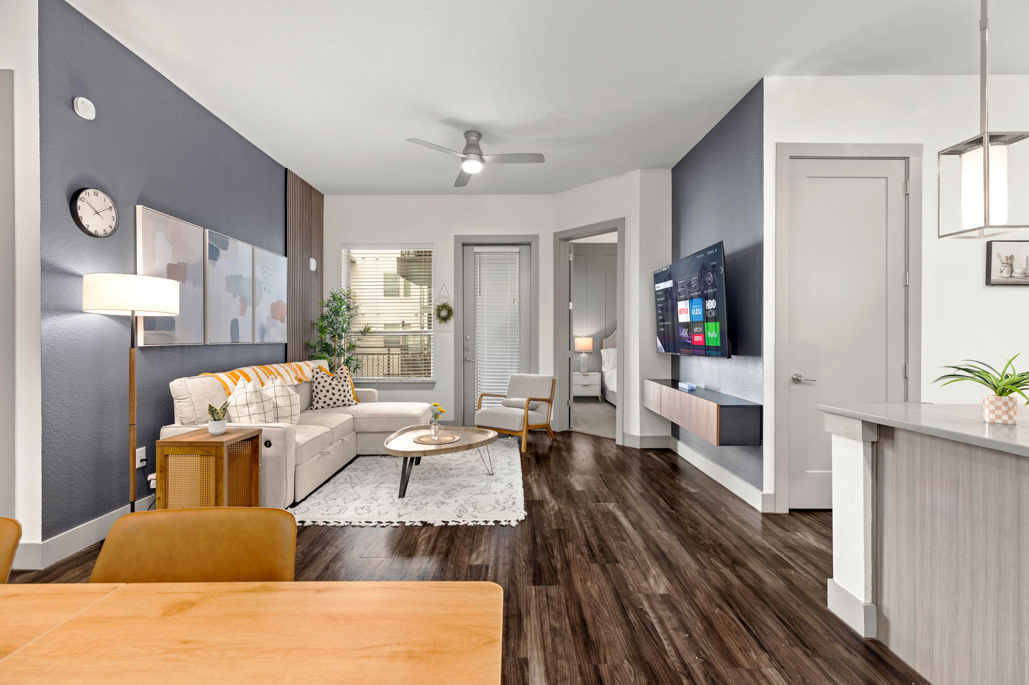 Luxe Flat w/ Pool & Free Parking•Walk to Riverwalk — San Antonio, TX — vacation rental