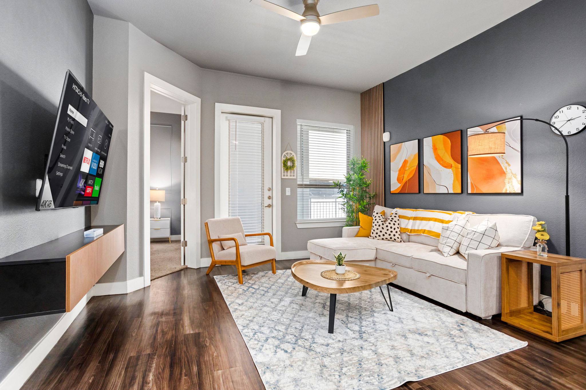 Luxe Flat w/ Pool & Free Parking•Walk to Riverwalk — San Antonio, TX — vacation rental